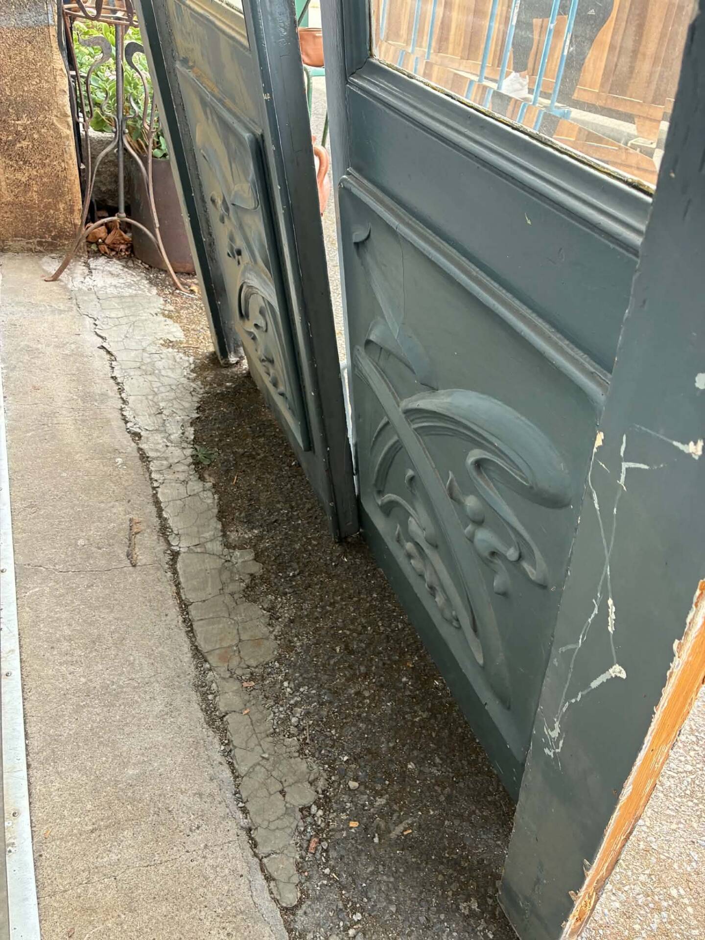 Commercial entrance door