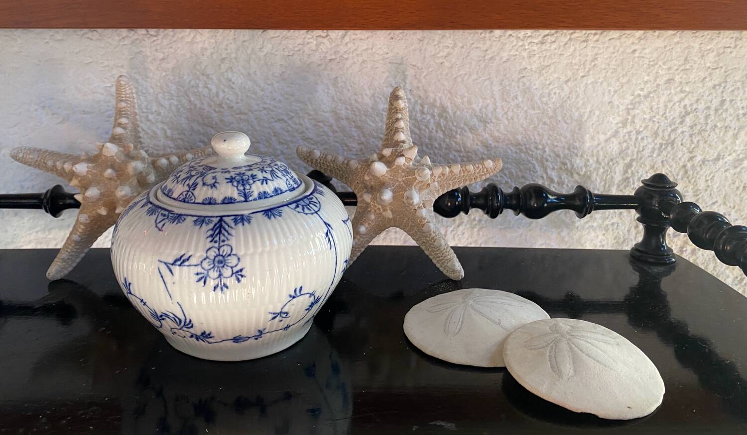 English sugar bowl in half-porcelain, antique.