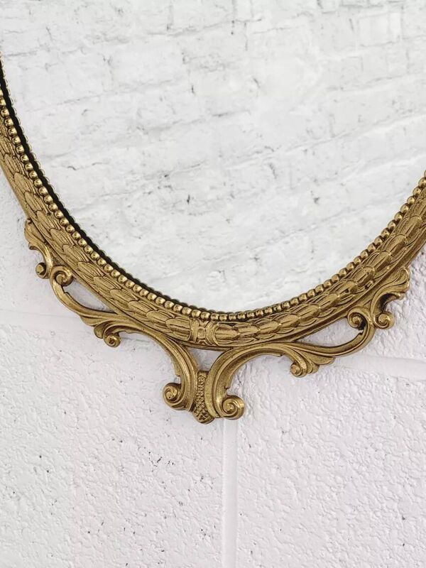 Miroir ovale ancien type médaillon sur cadre laiton
