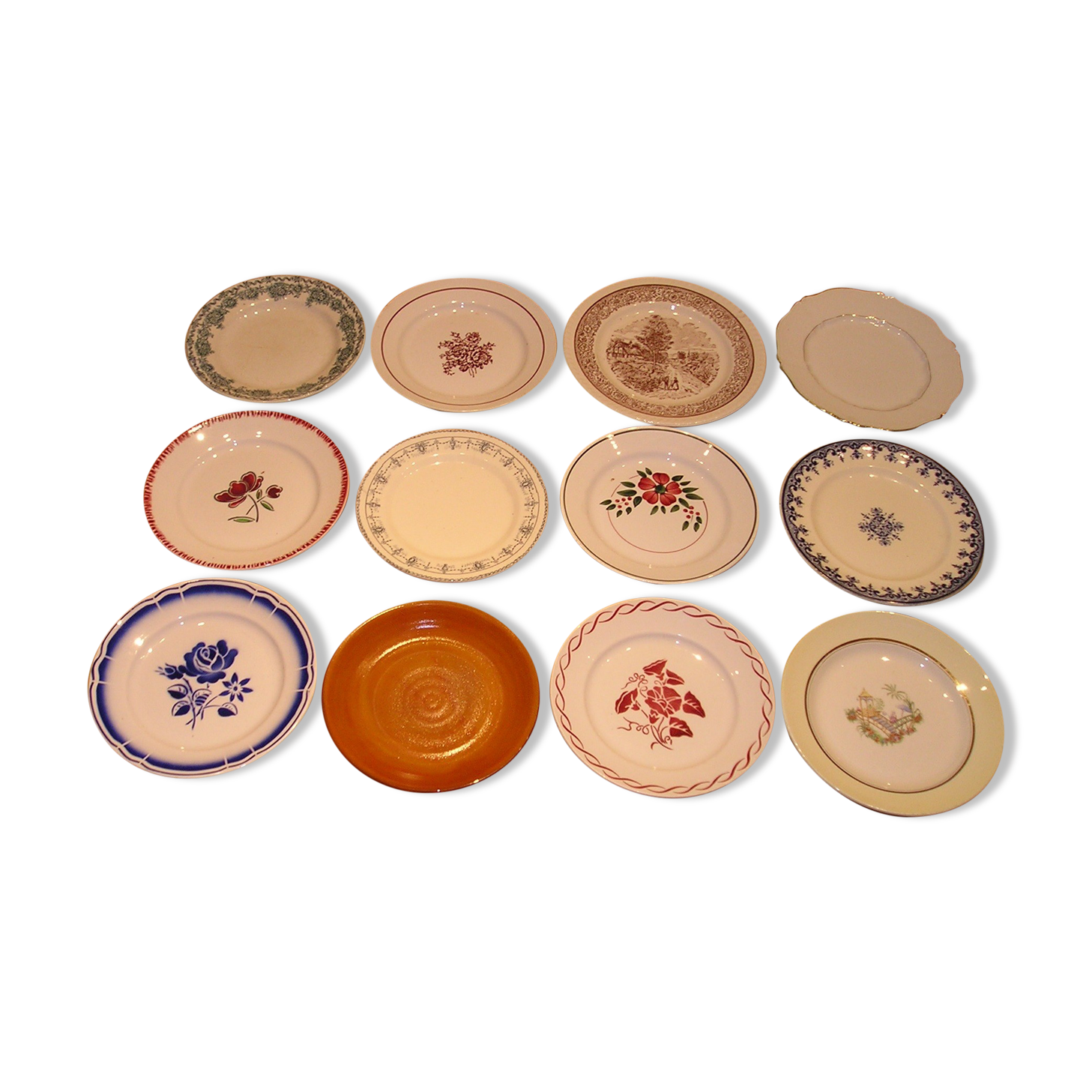 Set of 12 different flat plates