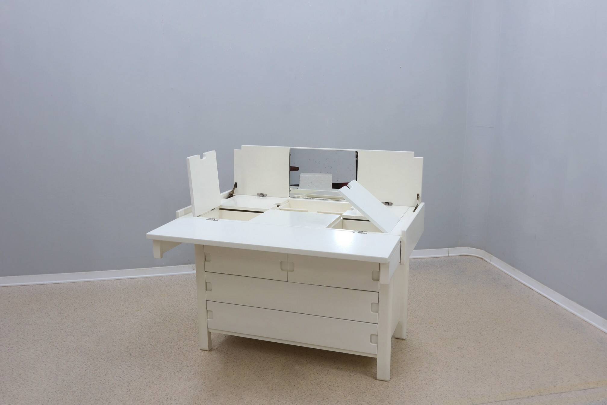 https://ilrestaurato.com/products/saporiti-vintage-chest-of-drawers-dressing-table-1970s
