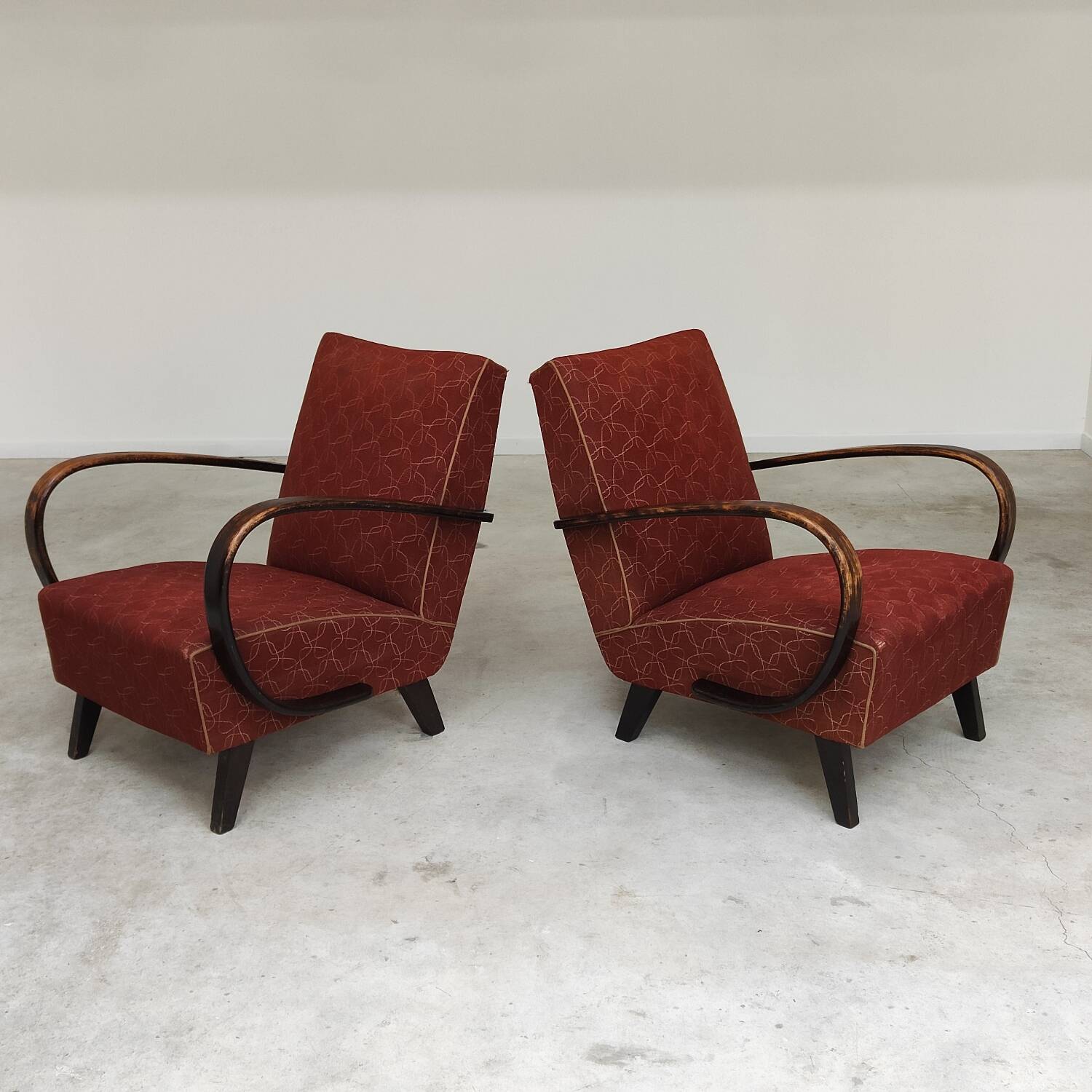 Pair of H410 Type C burgundy armchairs by Jindrich Halabala for Thonet