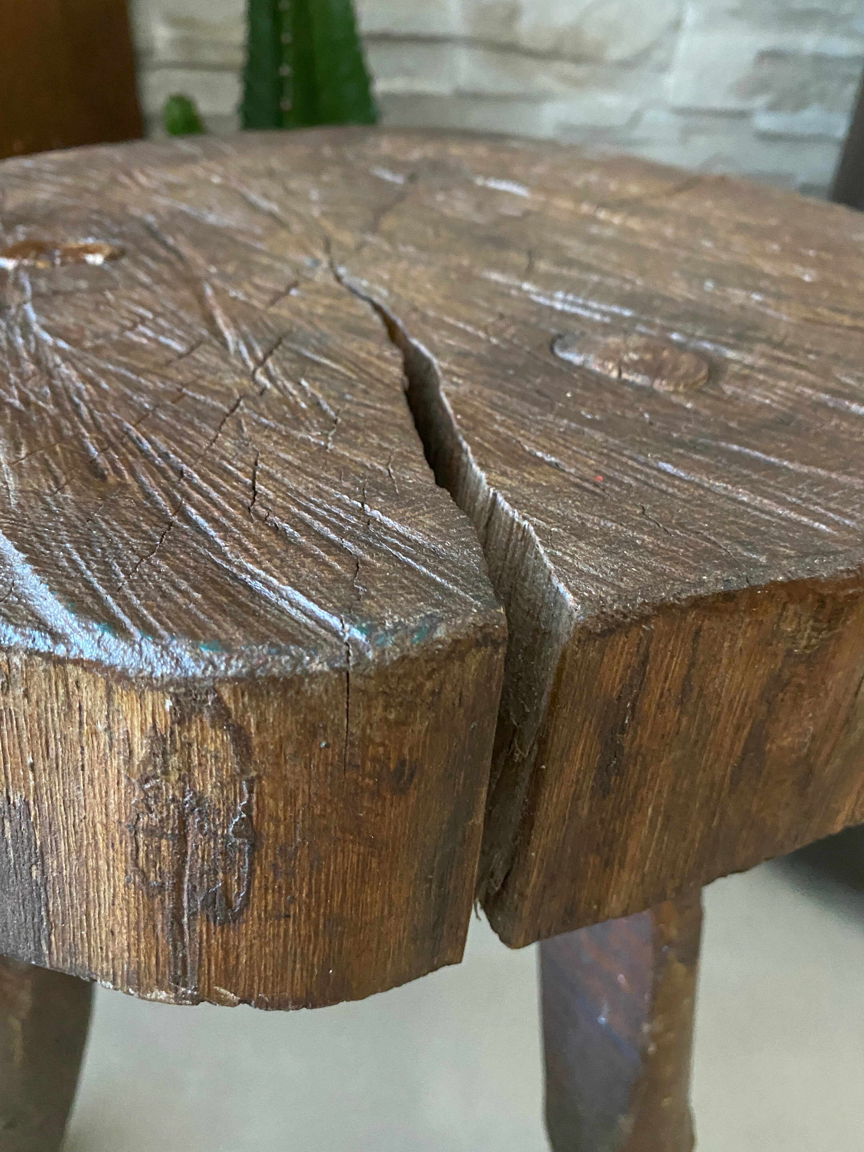 Tabouret tripode brutaliste