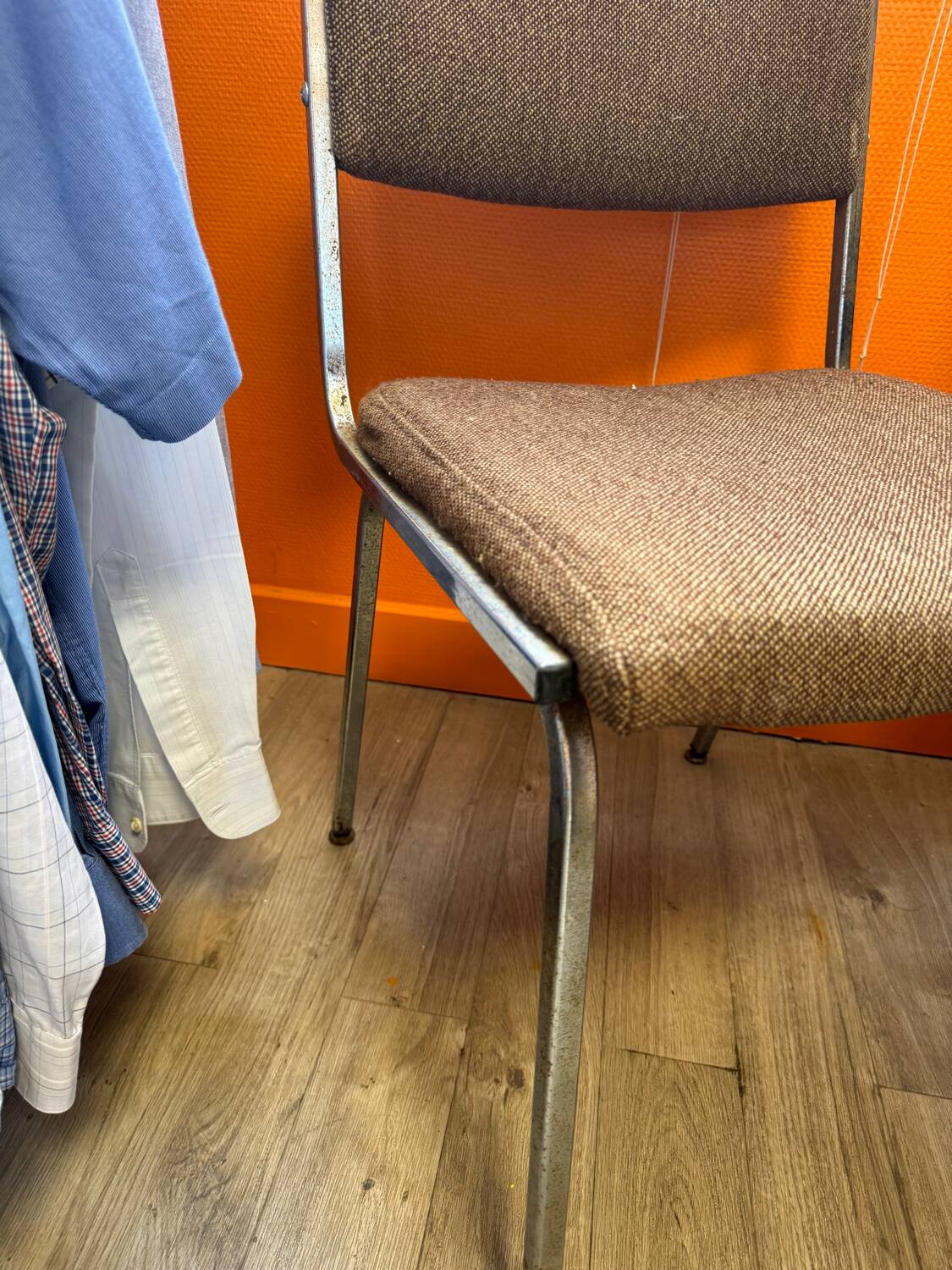 Chaise en métal et tissu vintage 70