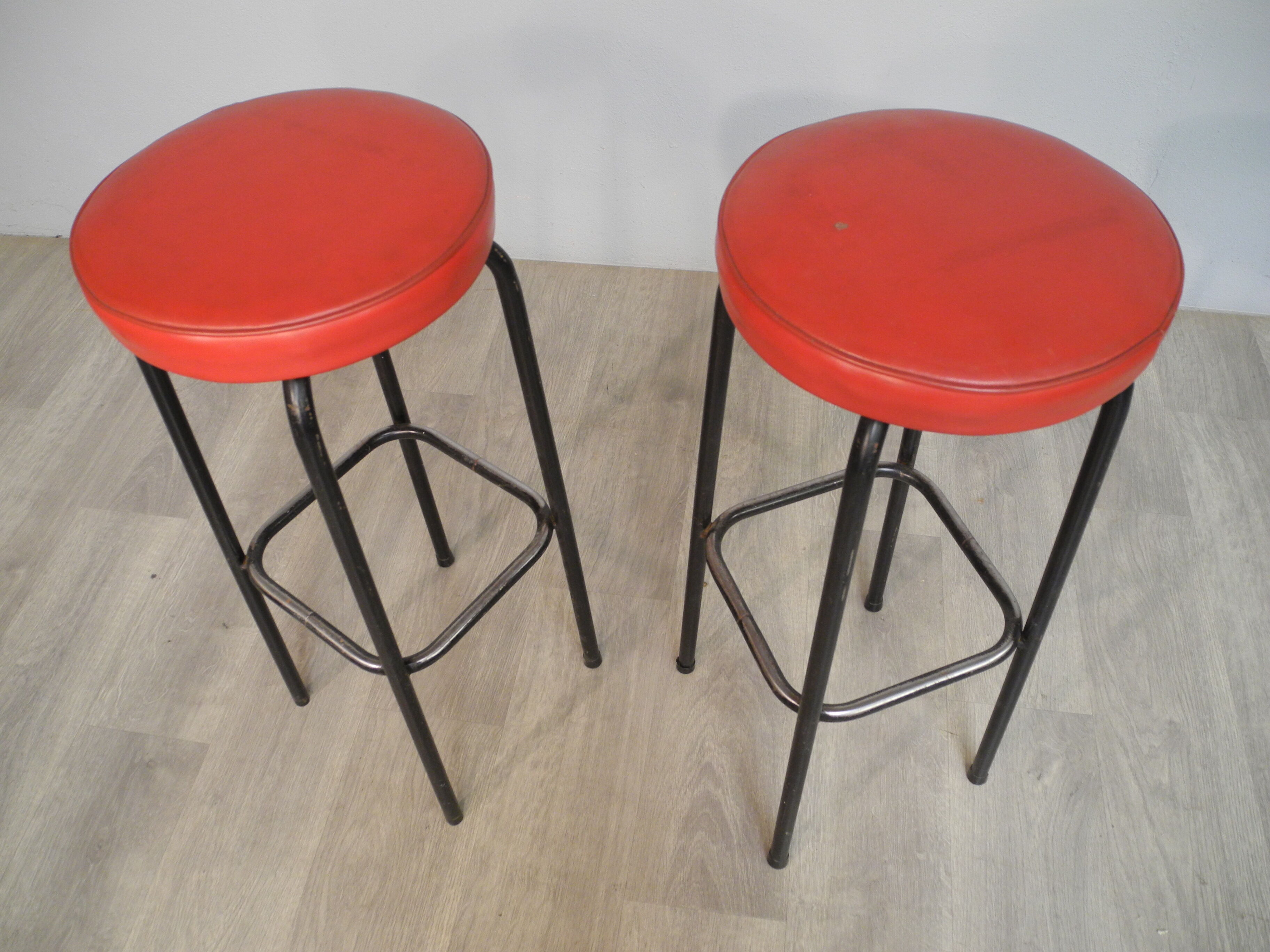 Lot of 2 red stools 50/60