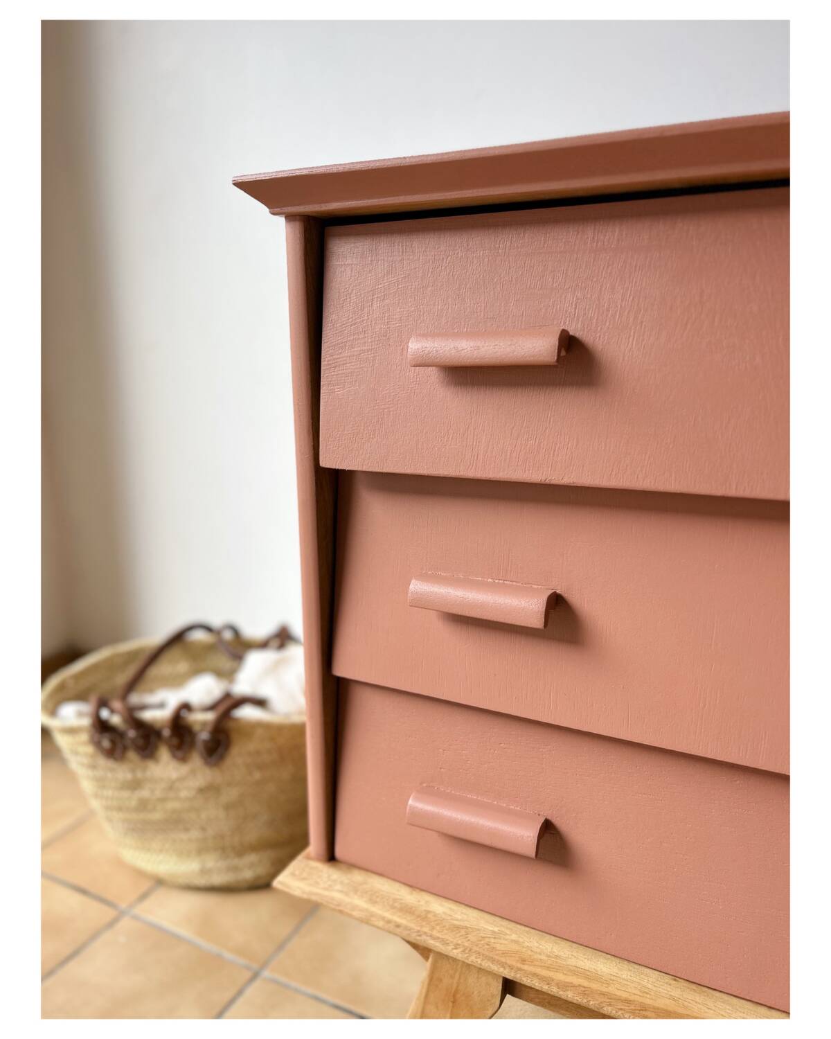 Vintage chest of drawers