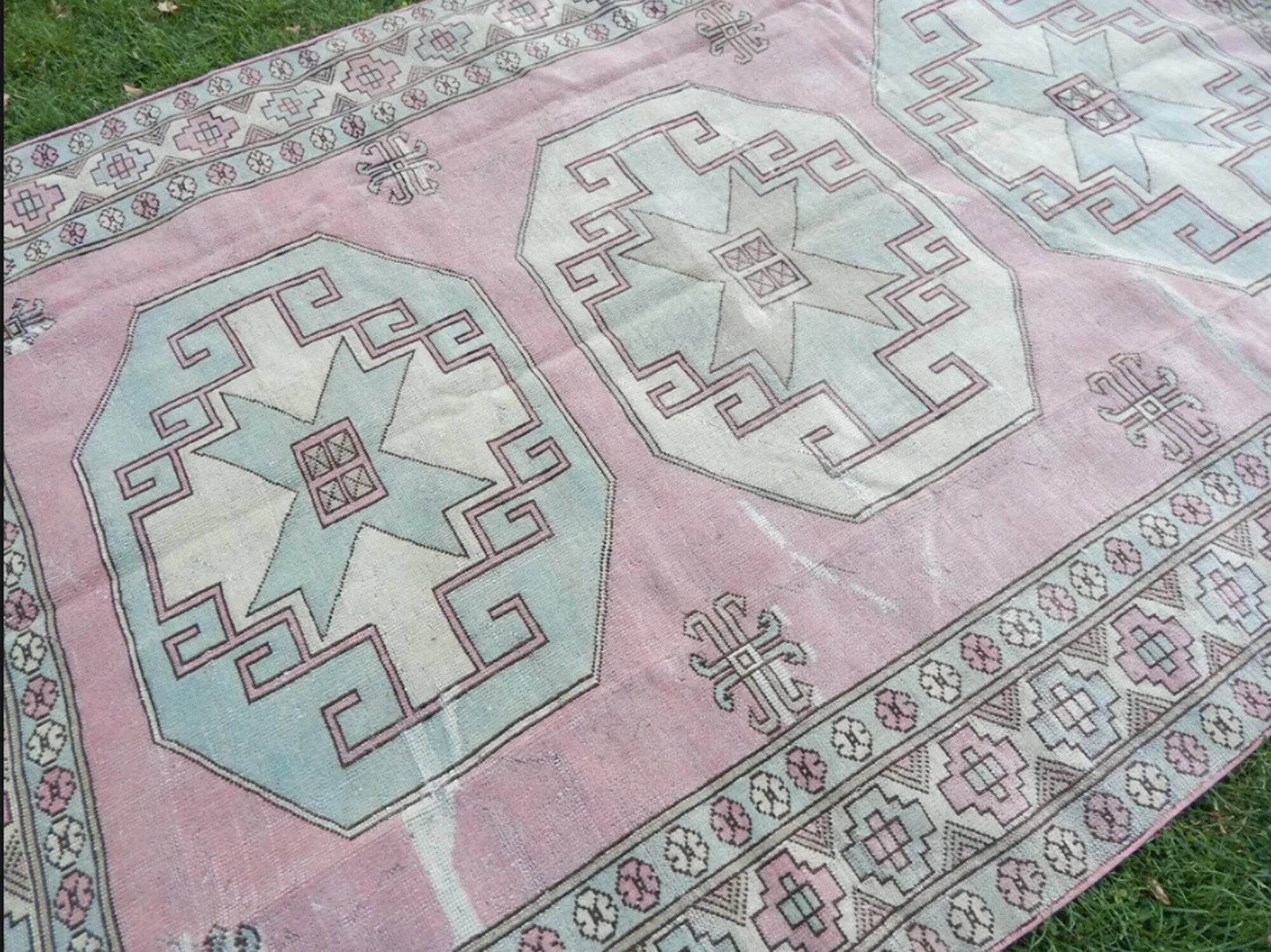 Vintage handmade Turkish rug 215x320 cm