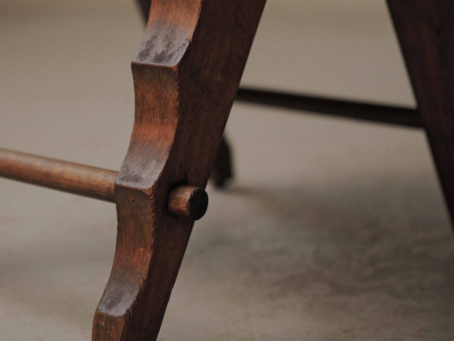 Paire de chaises Modernistes en chêne massif, vers 1940
