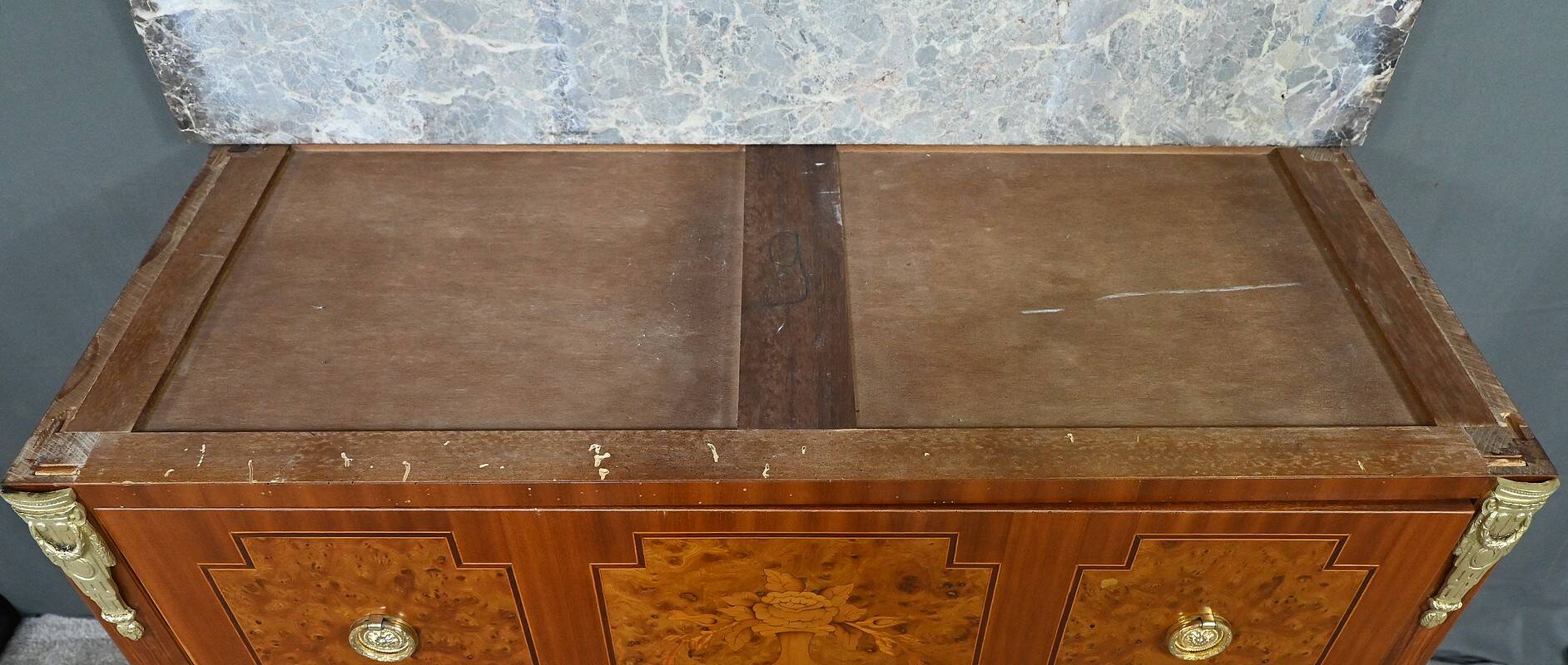 Commode sauteuse en marqueterie, style Louis XVI – milieu XXe