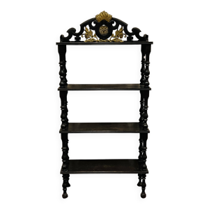 Étagère bois noirci.