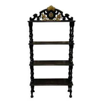 Étagère bois noirci.