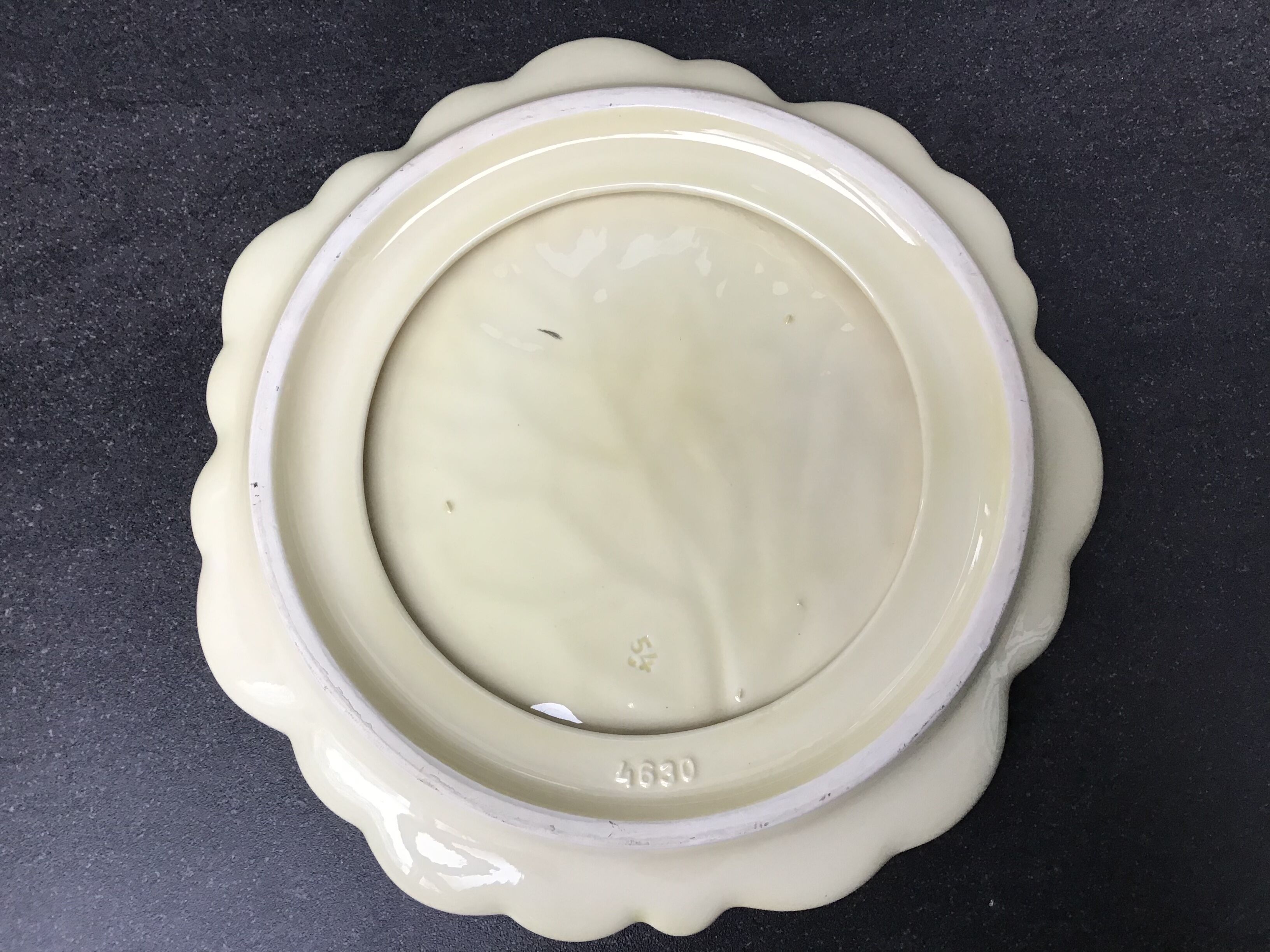 Verceram cheese platter and knife, leaf decoration