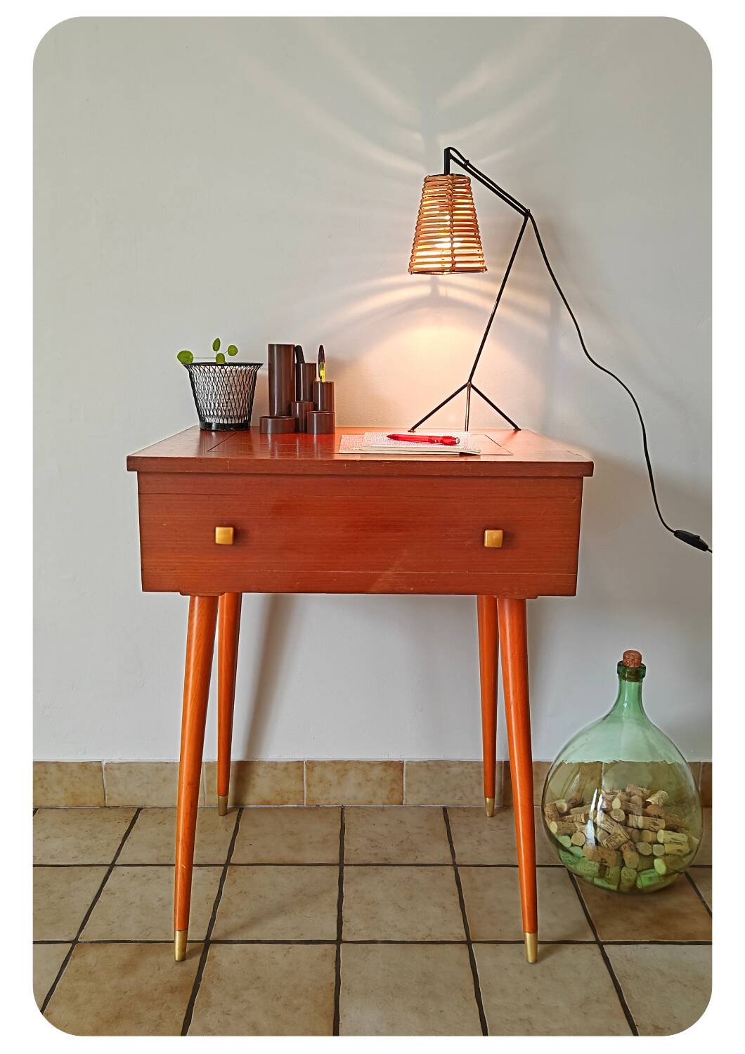 Bureau vintage compact
