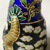 Chinese cat figurine in bronze / brass enamel cloisonné. floral motifs, gold inclusions