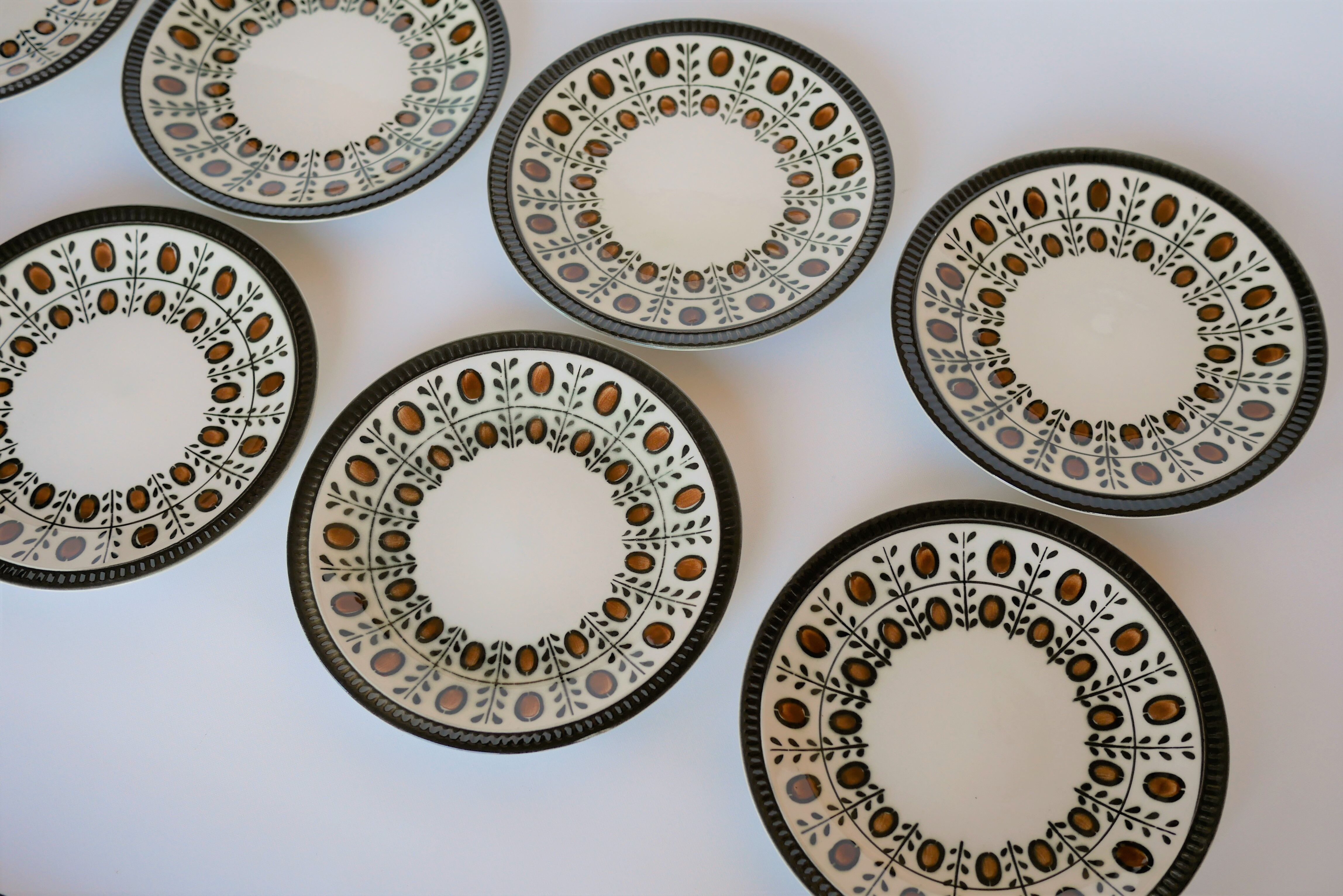 Series of 8 vintage plates edited by Boch La Louvière