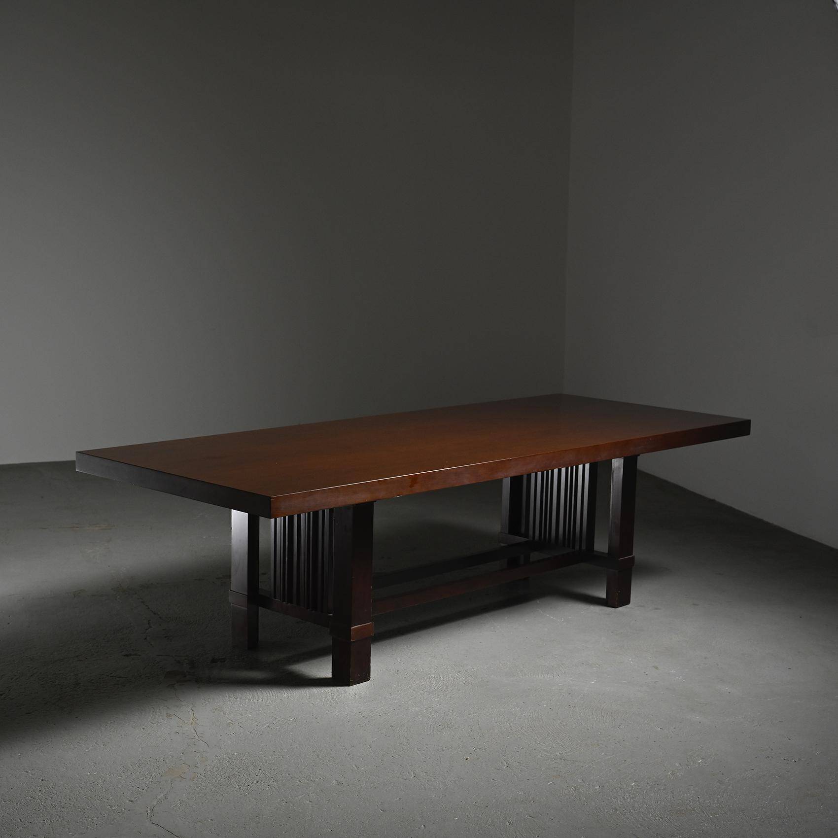Table Taliesin 2 en cerisier, Frank Lloyd Wright, Cassina 1989