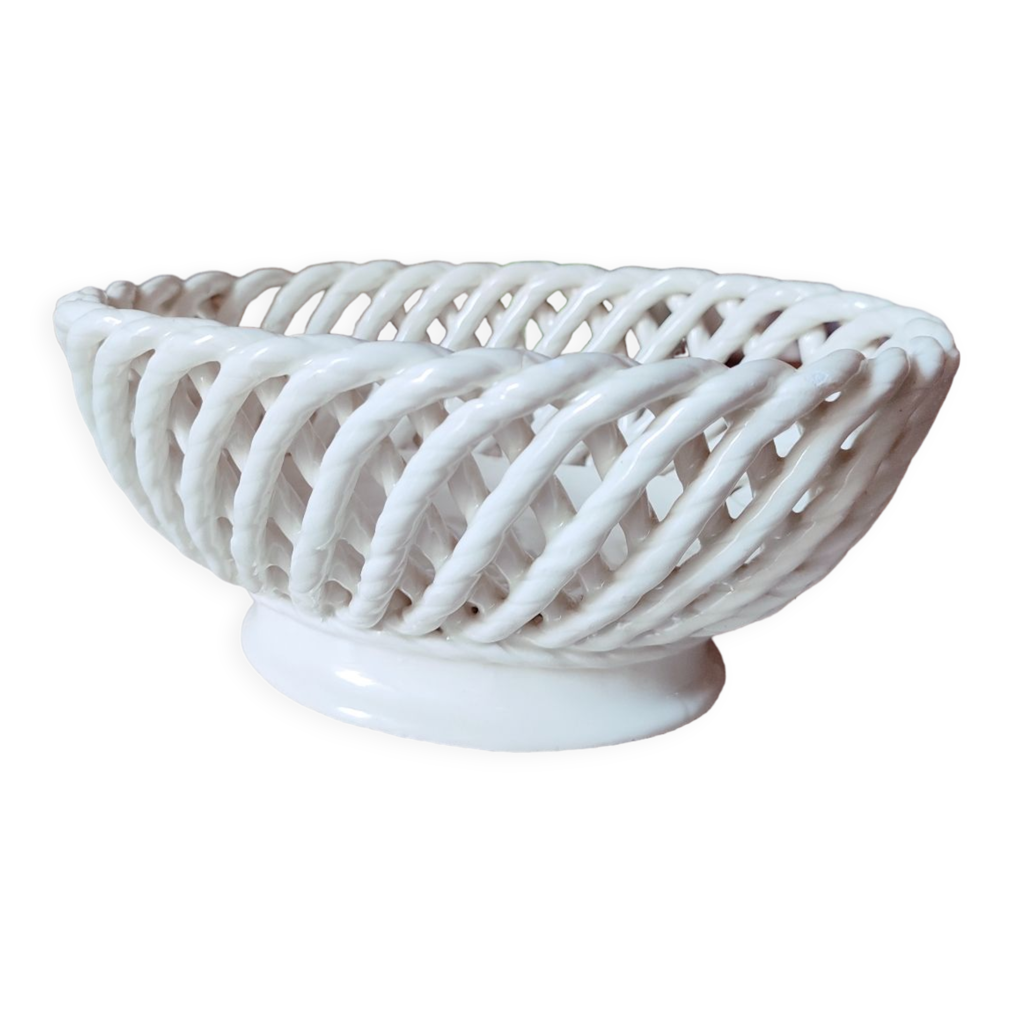 Braided earthenware cup