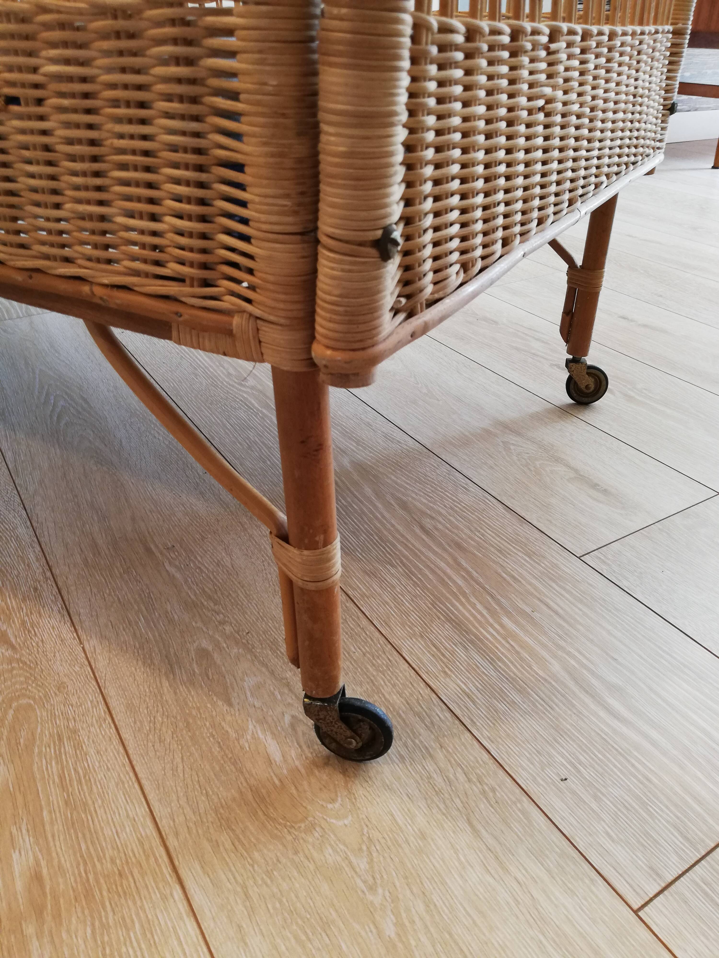 Vintage rattan baby bed