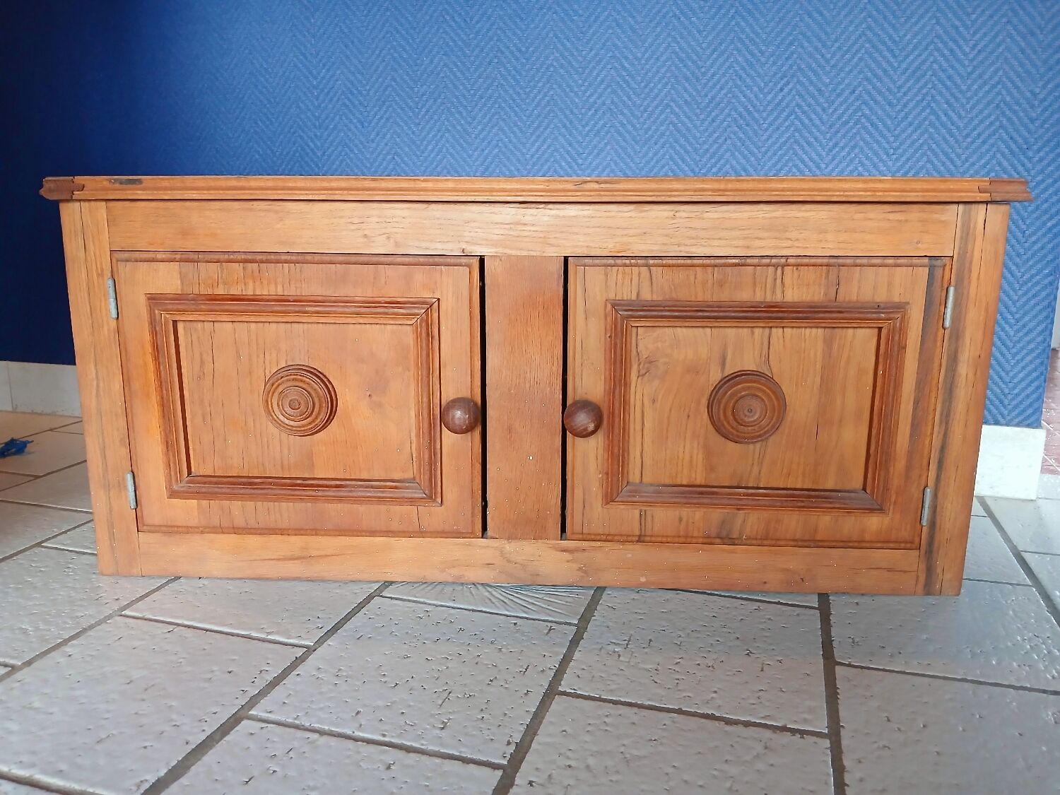 Low oak furniture in the Dudouyt style, with a sculpted front.