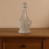 Elegant cut-glass carafe – classic and refined style