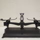 Old complete roberval balance in black cast iron with fine lines (force 5 kg)