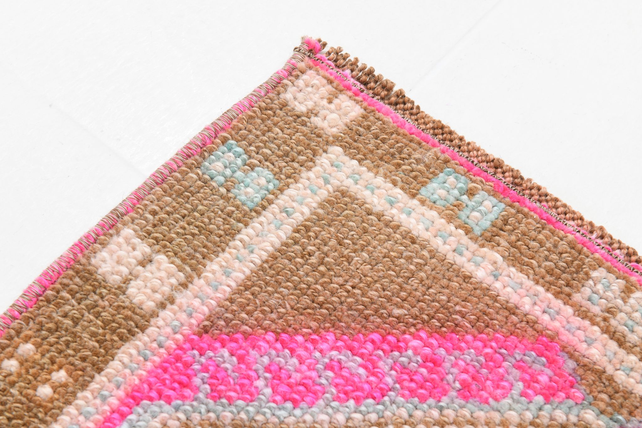 Tapis  vintage en laine fait à la main