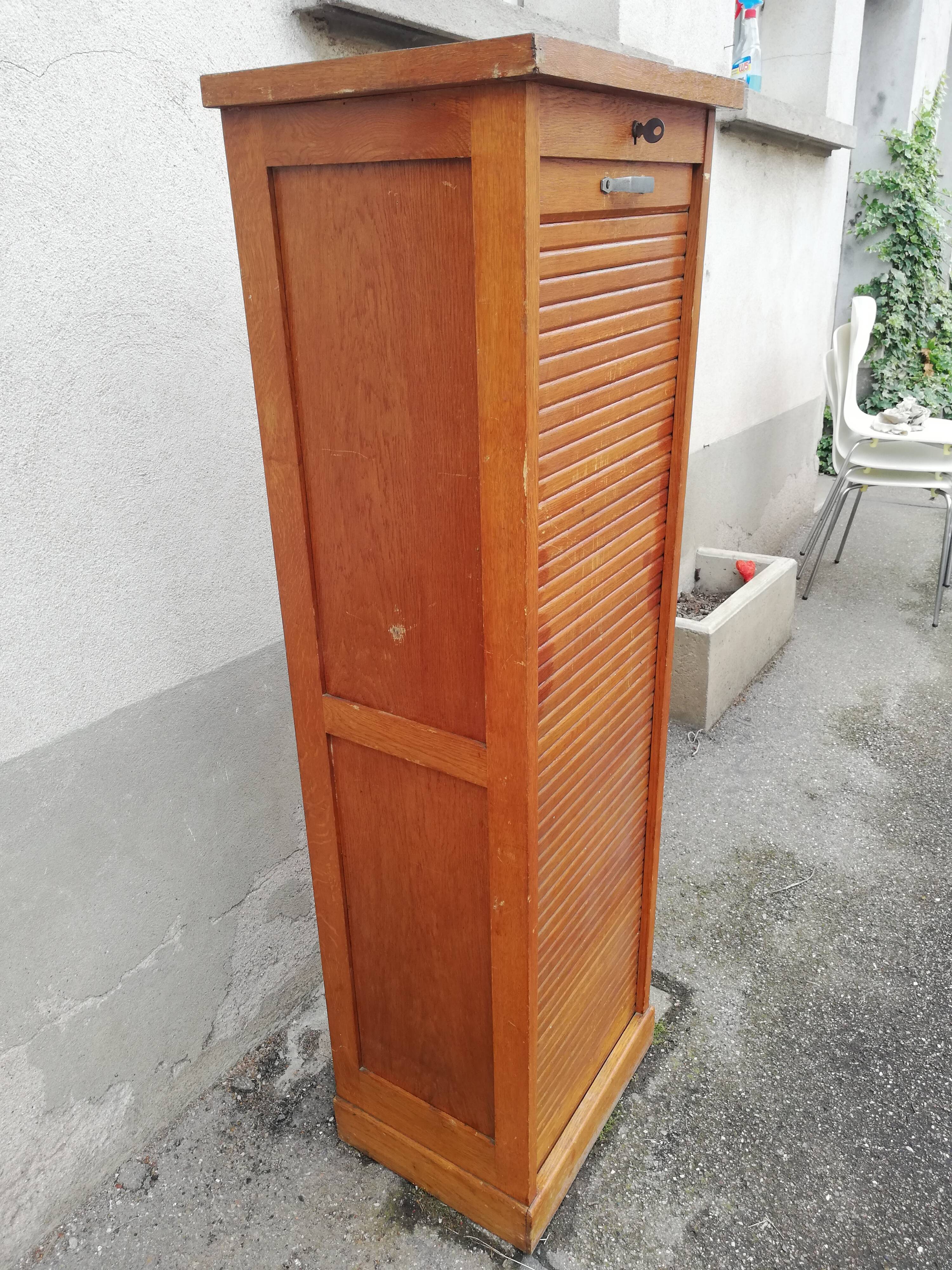 Cabinet binder 1 curtain