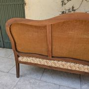 Moulded wooden bench with floral upholstery – Old-fashioned charm