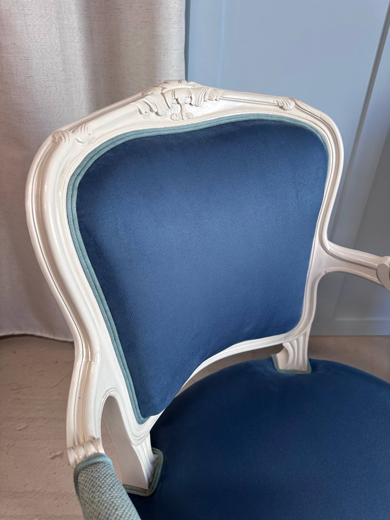 Paire de fauteuils cabriolet style Louis XV