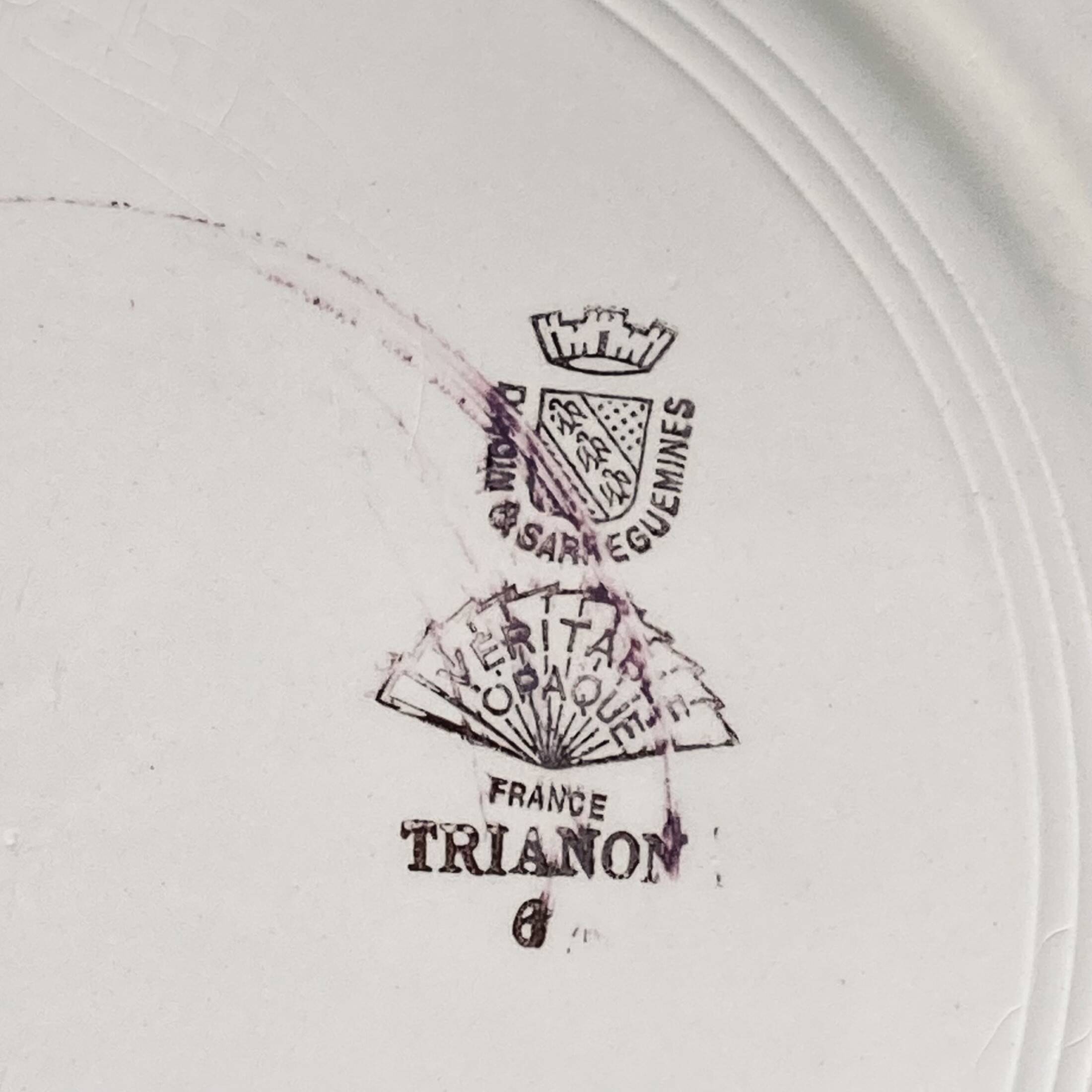 Lot of 6 old mismatched flat plates manufactured by Digoin, Sarreguemines, Villeroy Boch