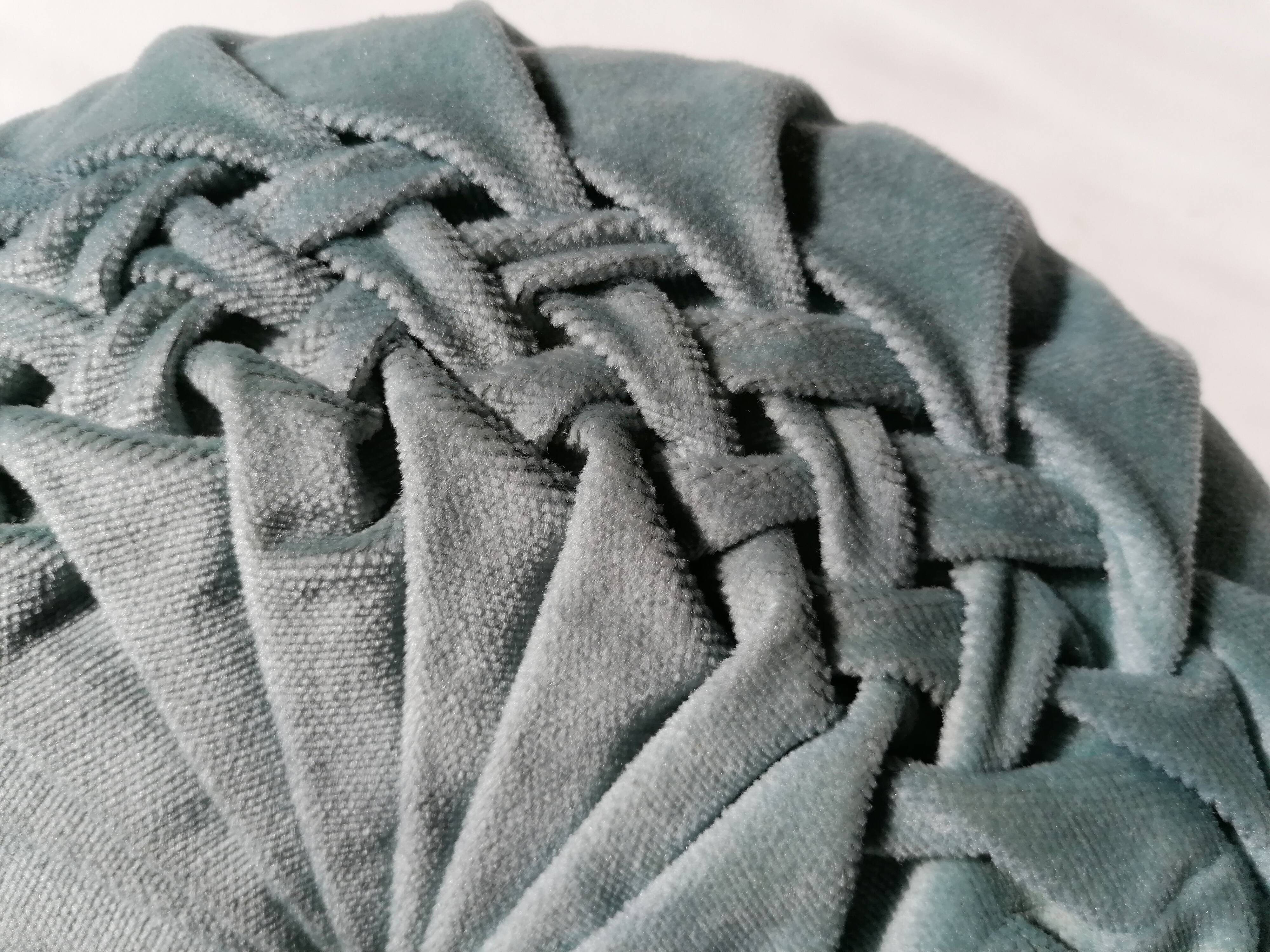 Folded round cushion