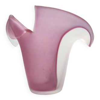 Superbe vase en verre de Murano gravé double couleur blanc et rose, Italie, années 1980