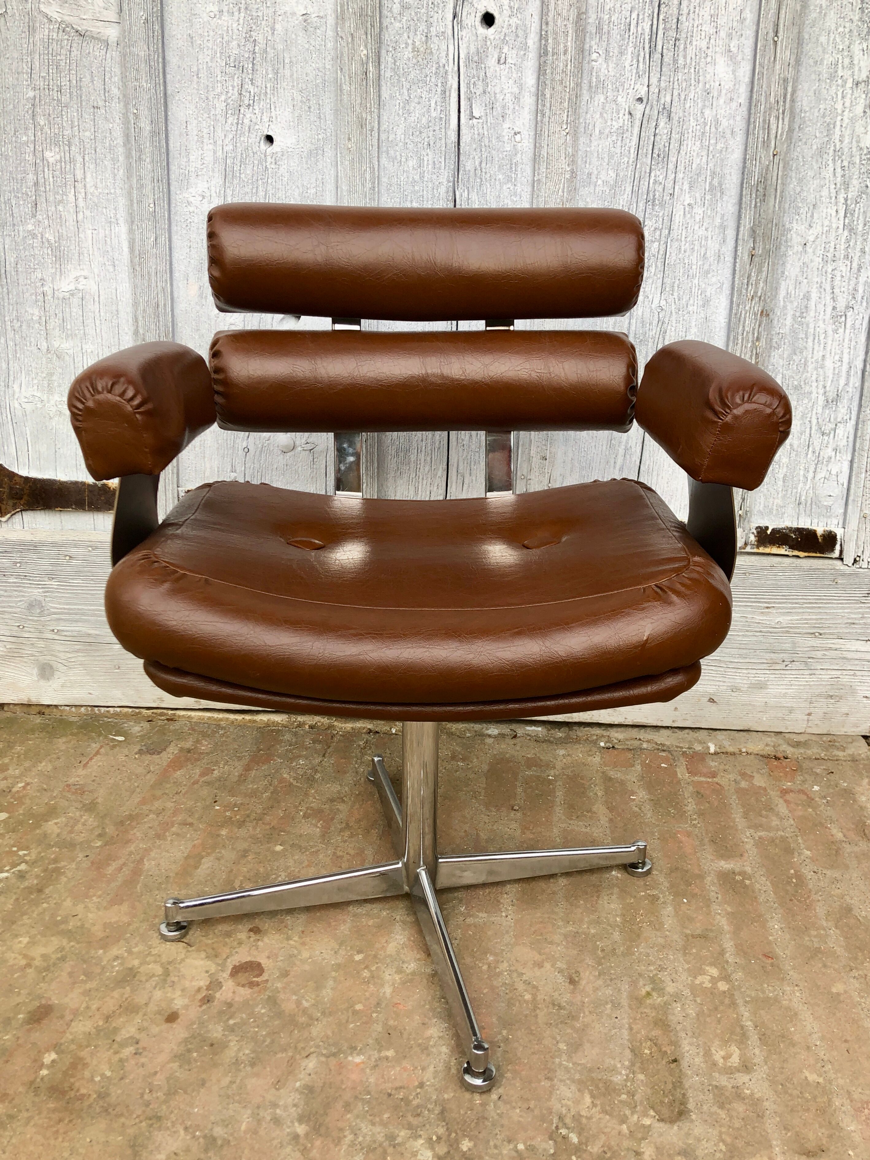 Fauteuil de coiffeur en chrome et skaï marron