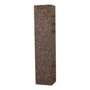 Socle en granit rose, - vers 1940