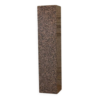 Socle en granit rose, vers 1940