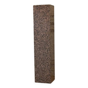 Socle en granit rose, vers 1940