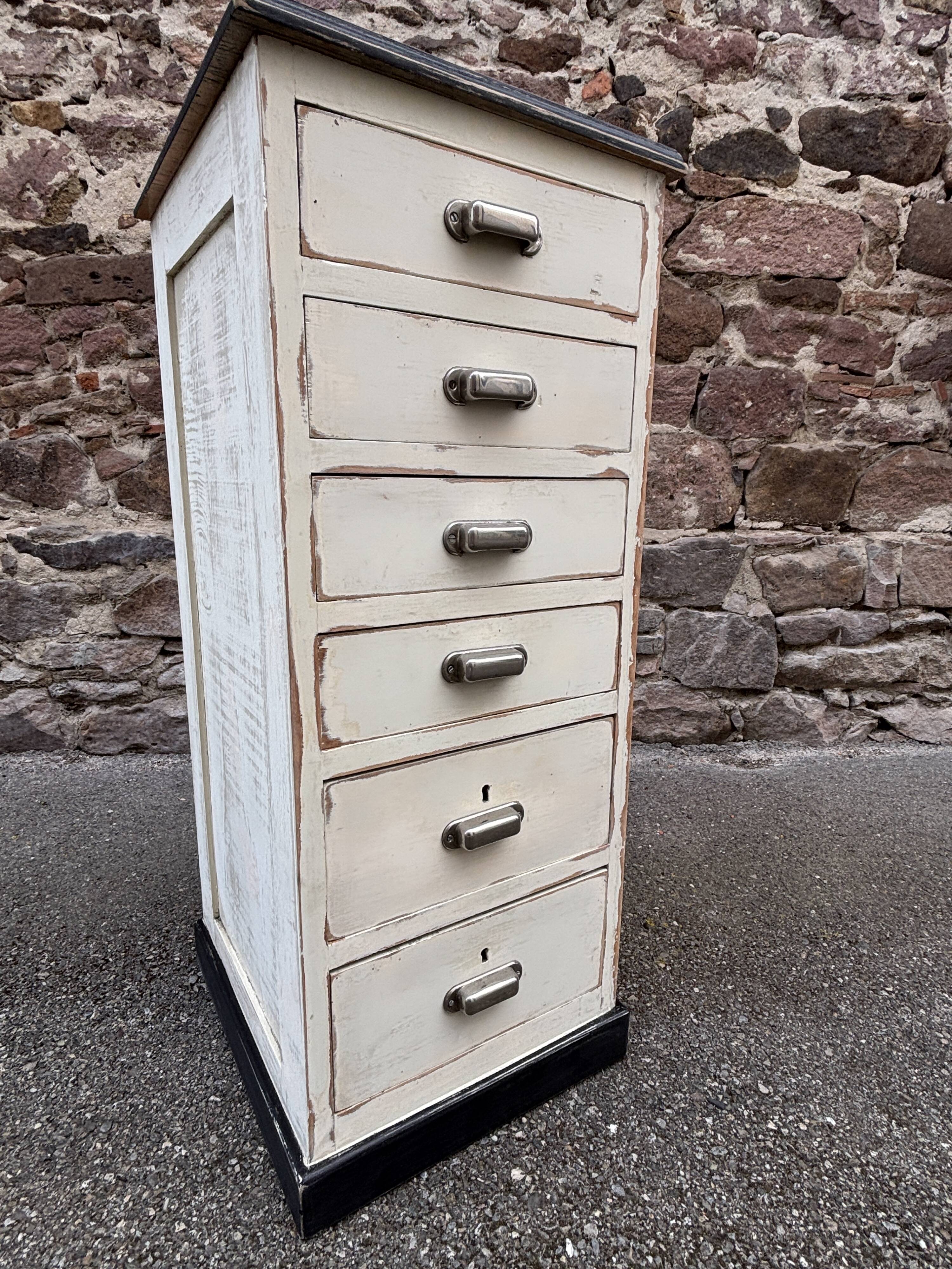 Meuble tiroirs chiffonnier industriel sapin 1950