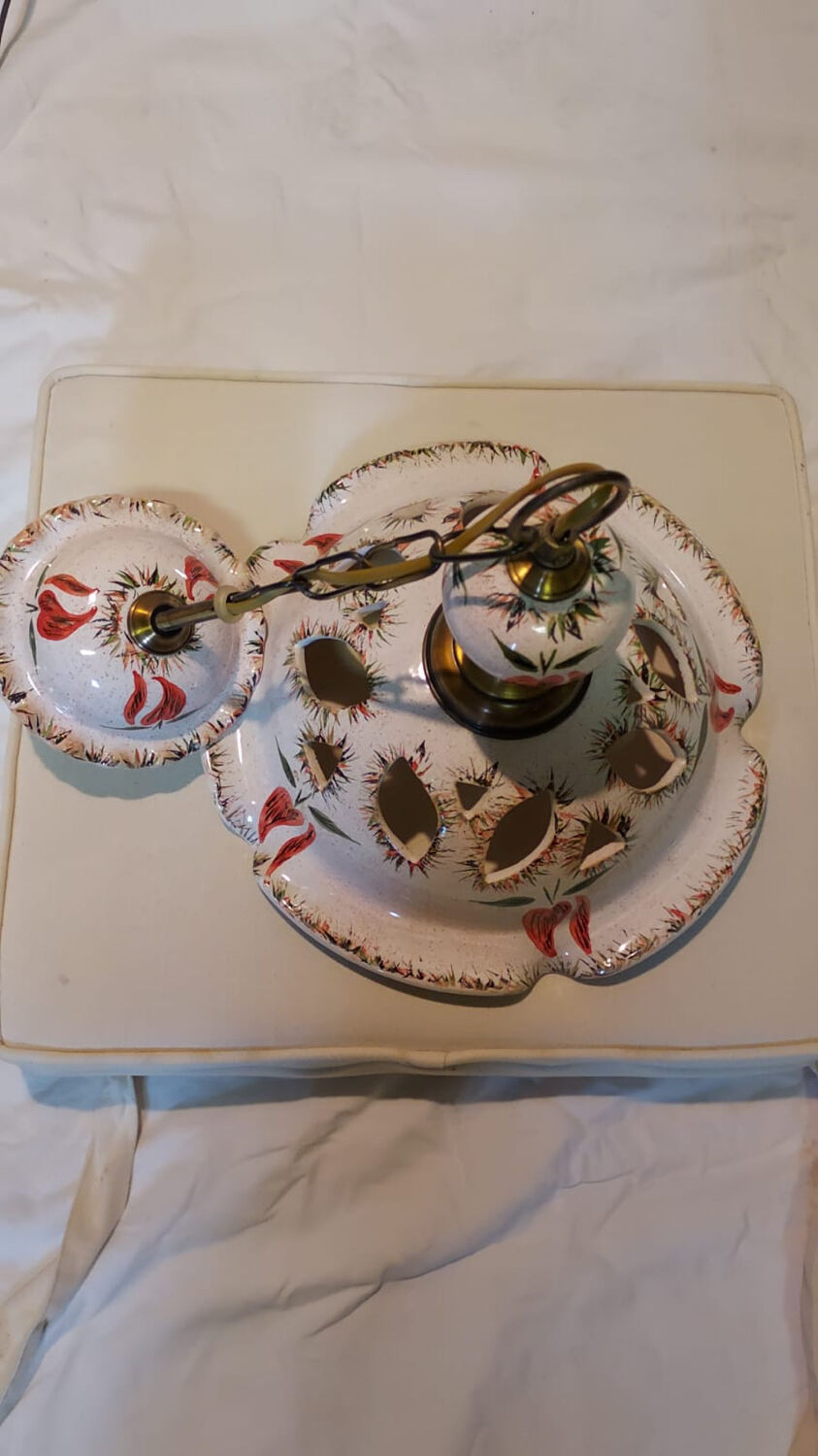 Flowery ceramic suspension