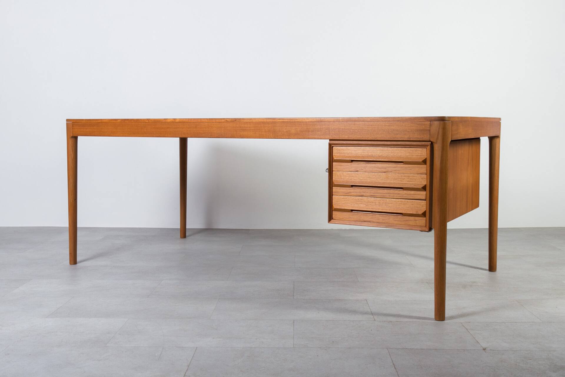 Mid-century modern teak desk by Torbjørn Afdal for Bruksbo, 1960s