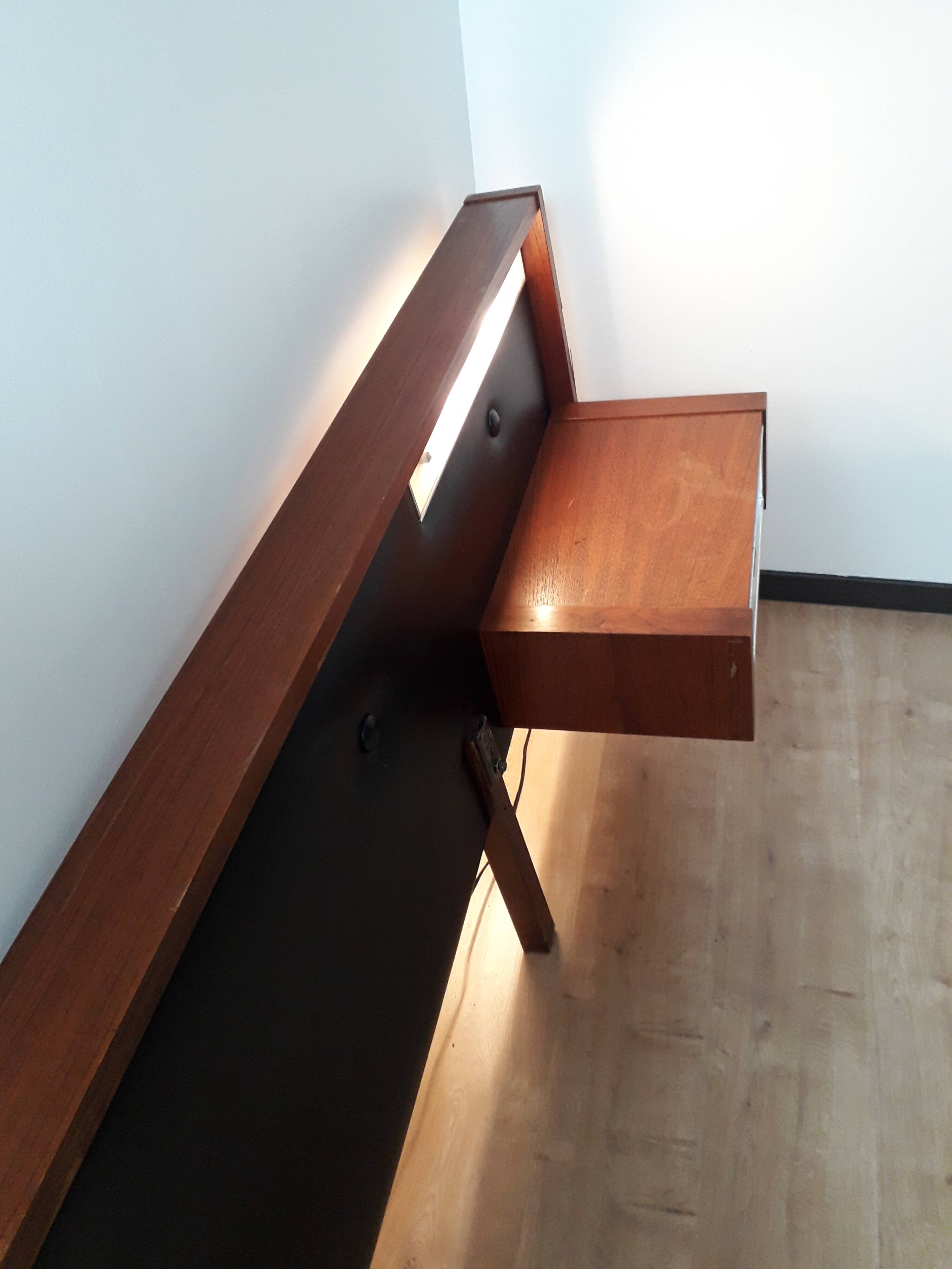 Bedhead with built-in appliques