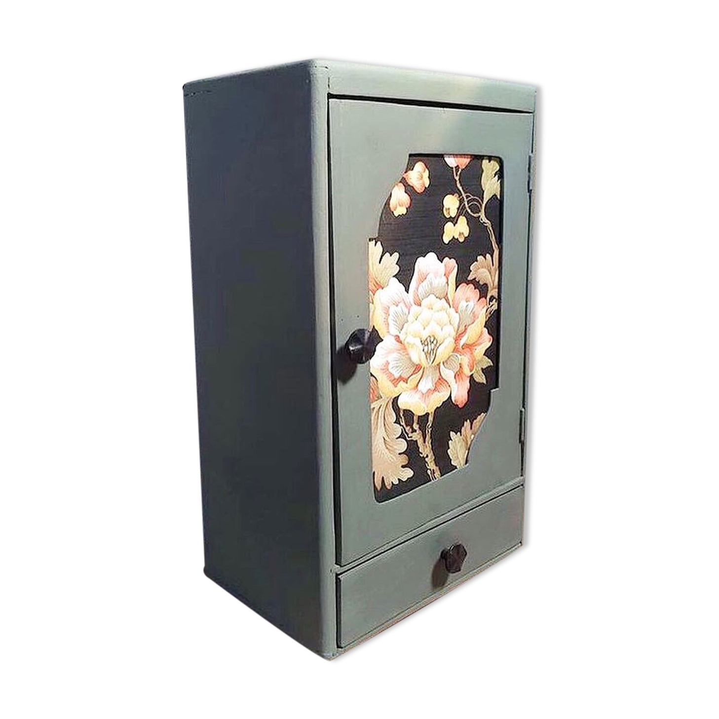 Flowery medicine cabinet