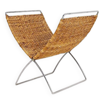 Porte-revues en métal chromé et feuilles de bananier tressés
