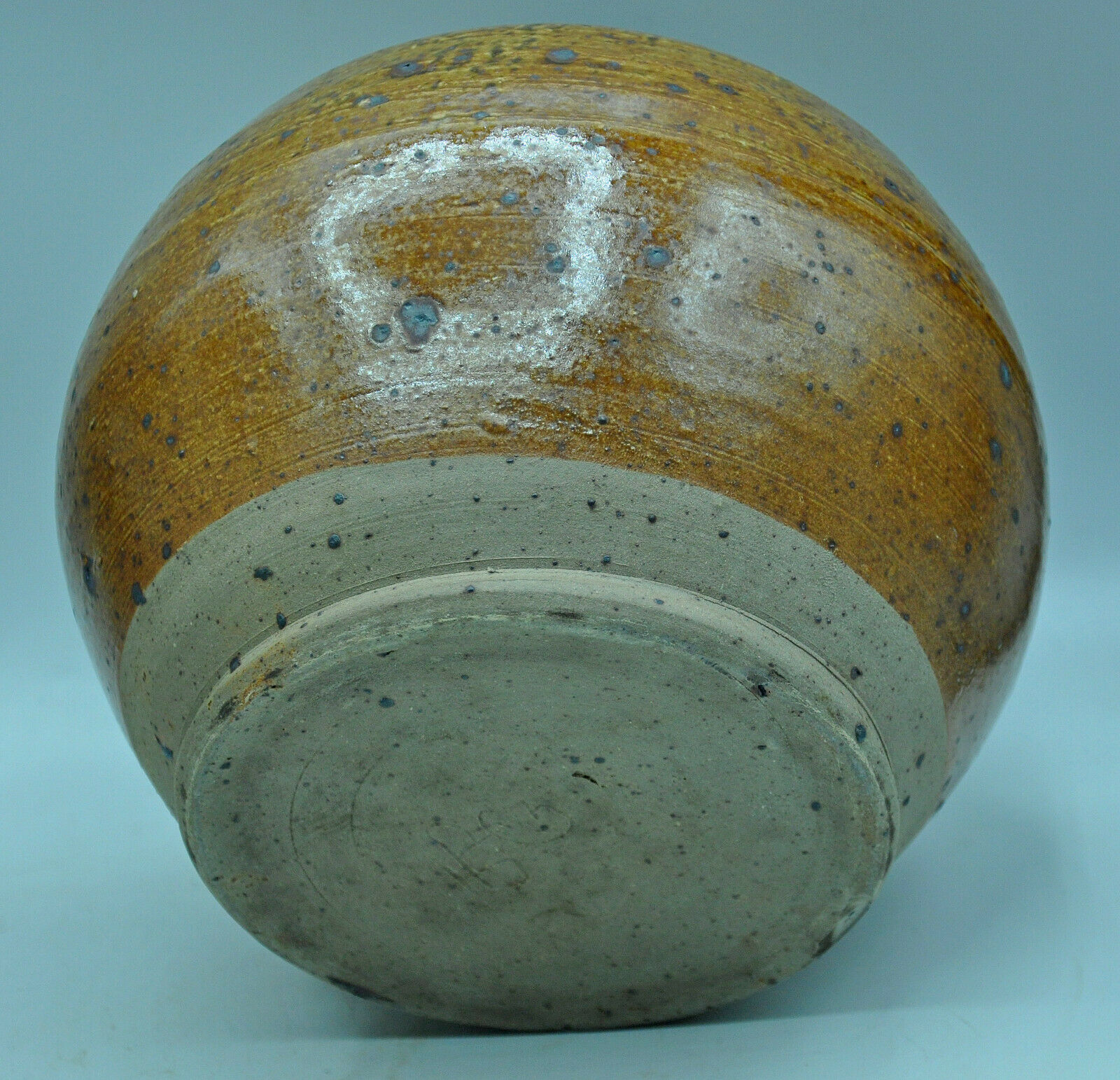 Vase ball onion in pyrity sandstone signed
