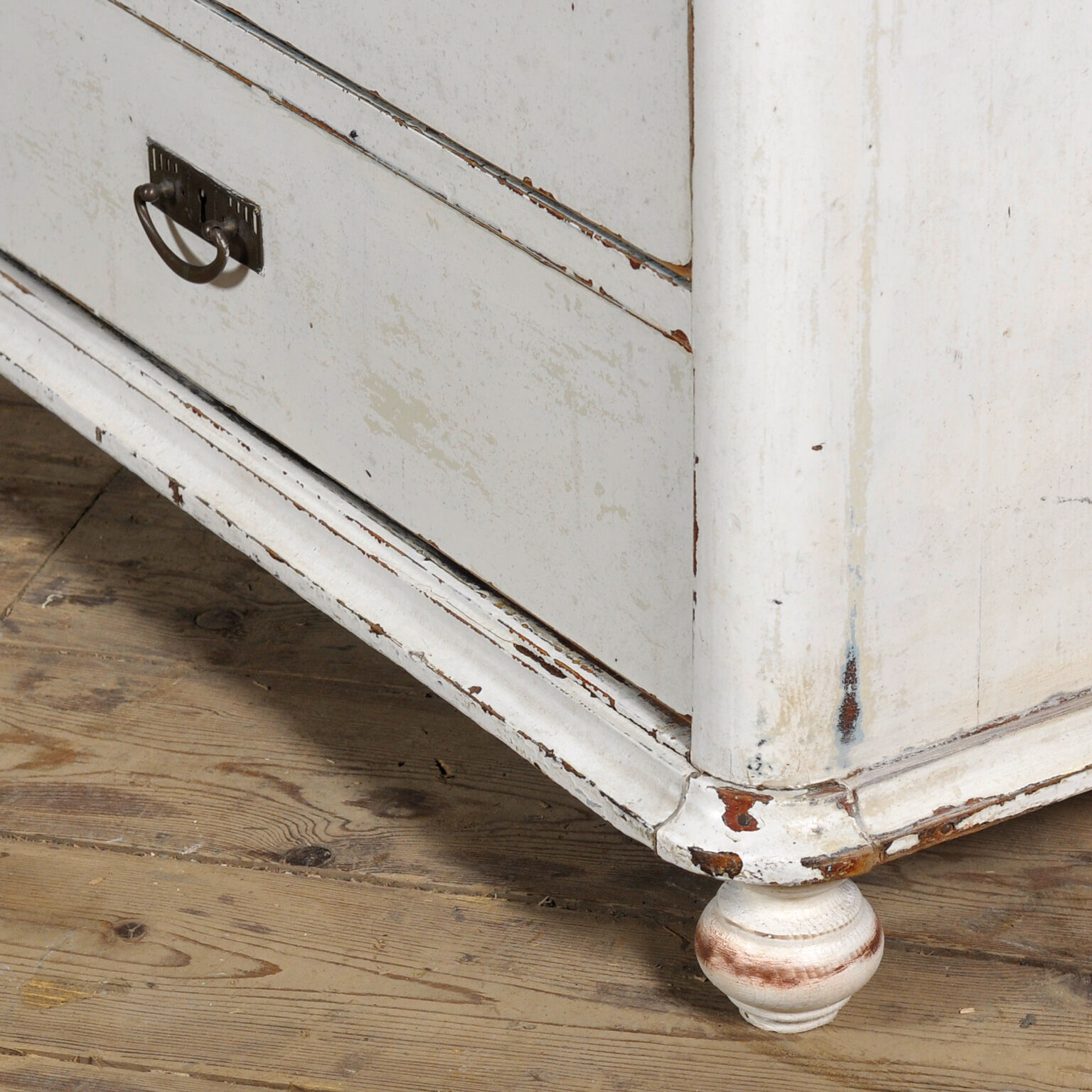 Pine chest of drawers, circa 1920