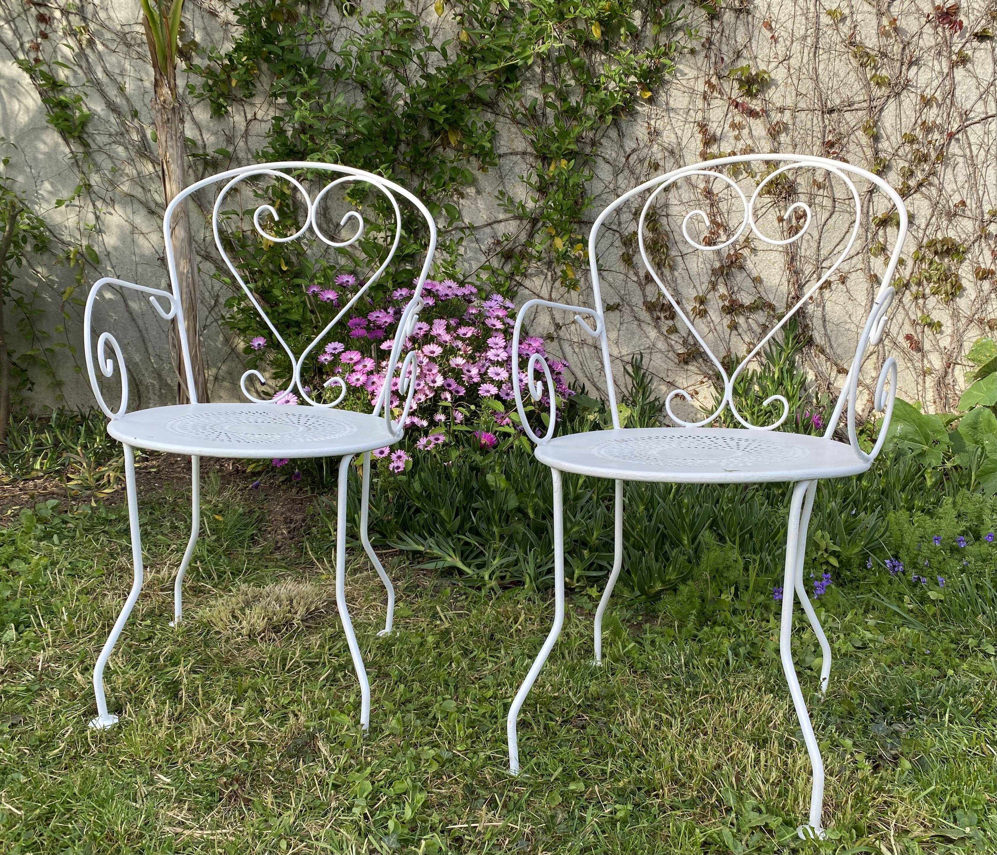 Lot de 2 anciens fauteuils de jardin en fer forgé