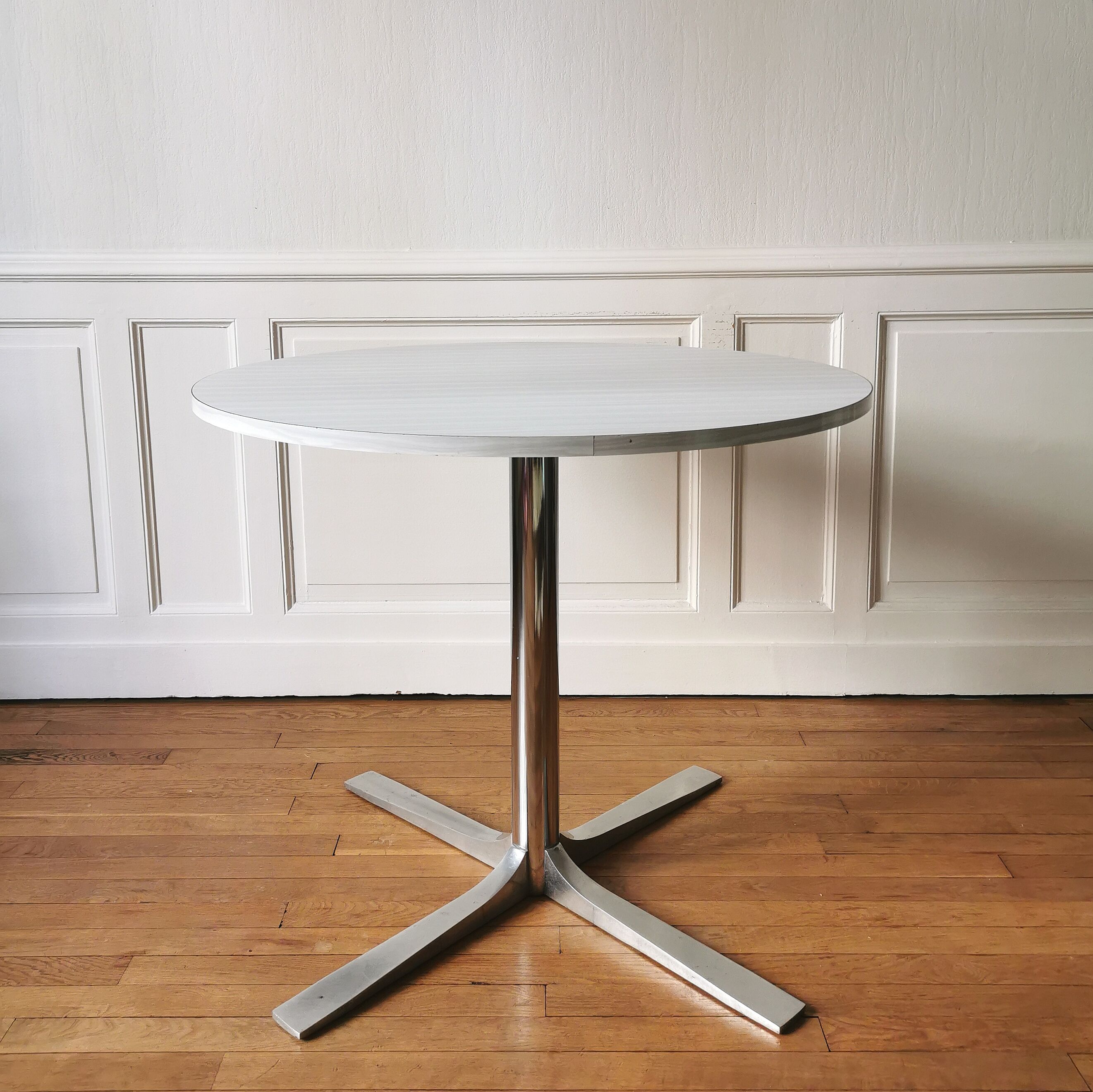 Tulip dining table 1970