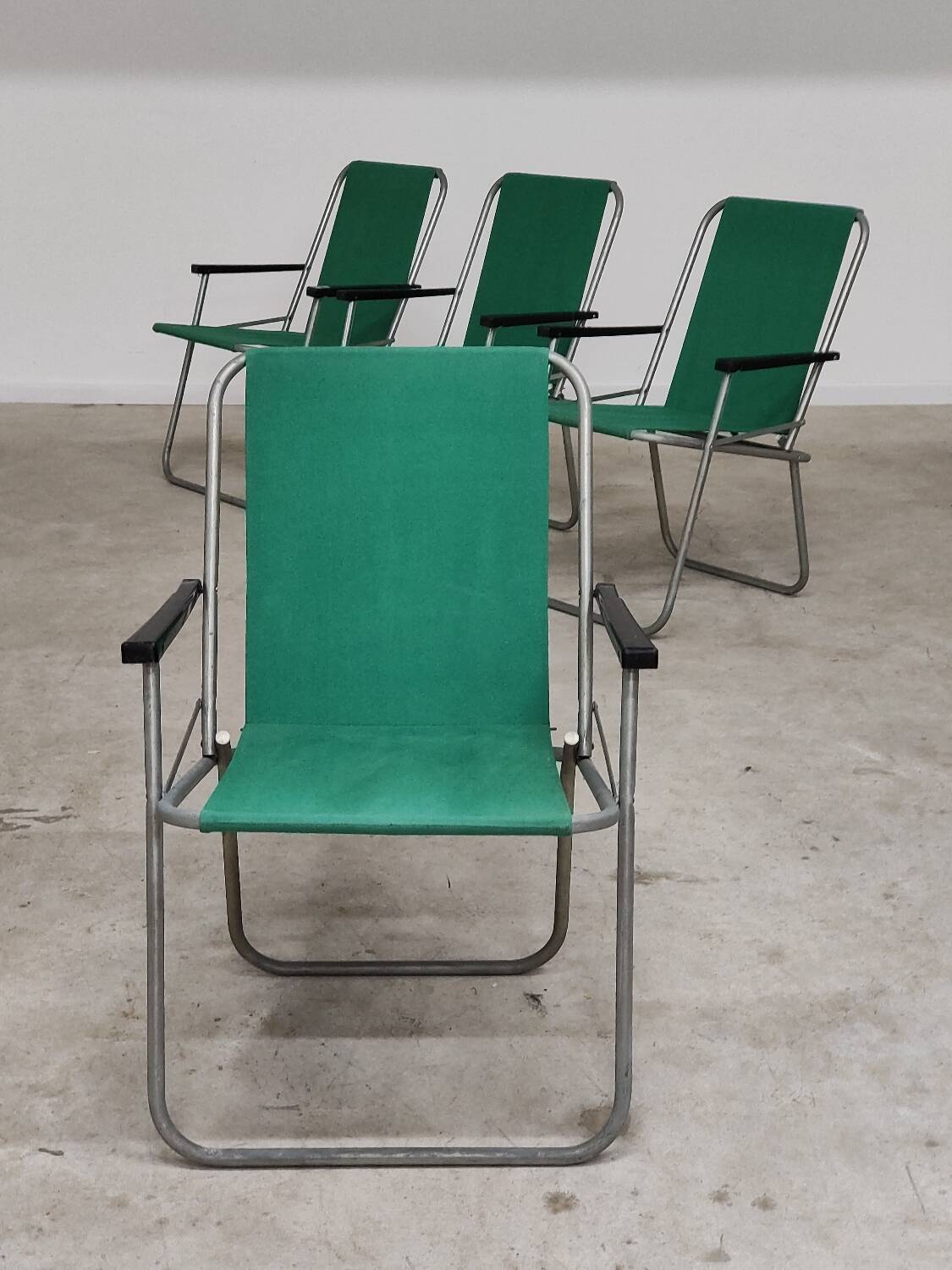 Set of 4 folding chairs with green canvas and aluminum frame