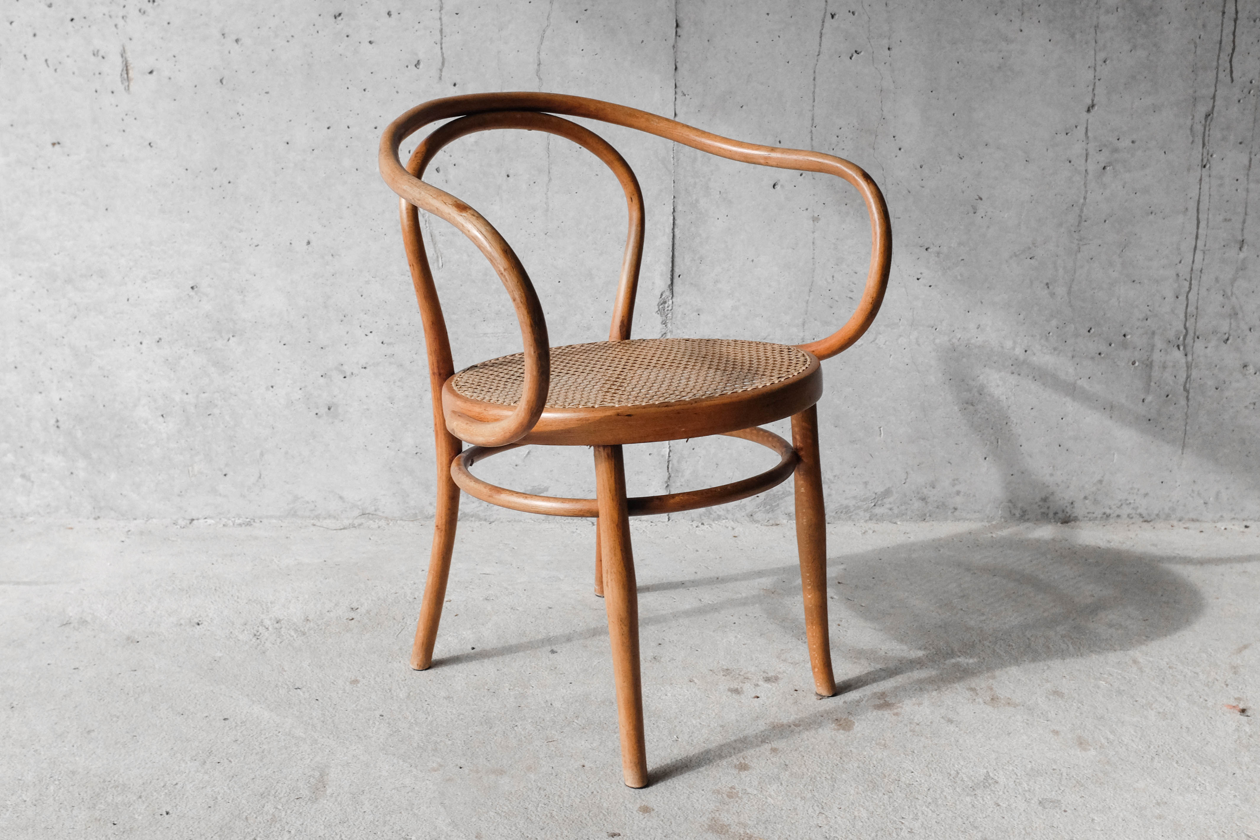 Model armchair 712, curved wood seated j.J.Kohn
