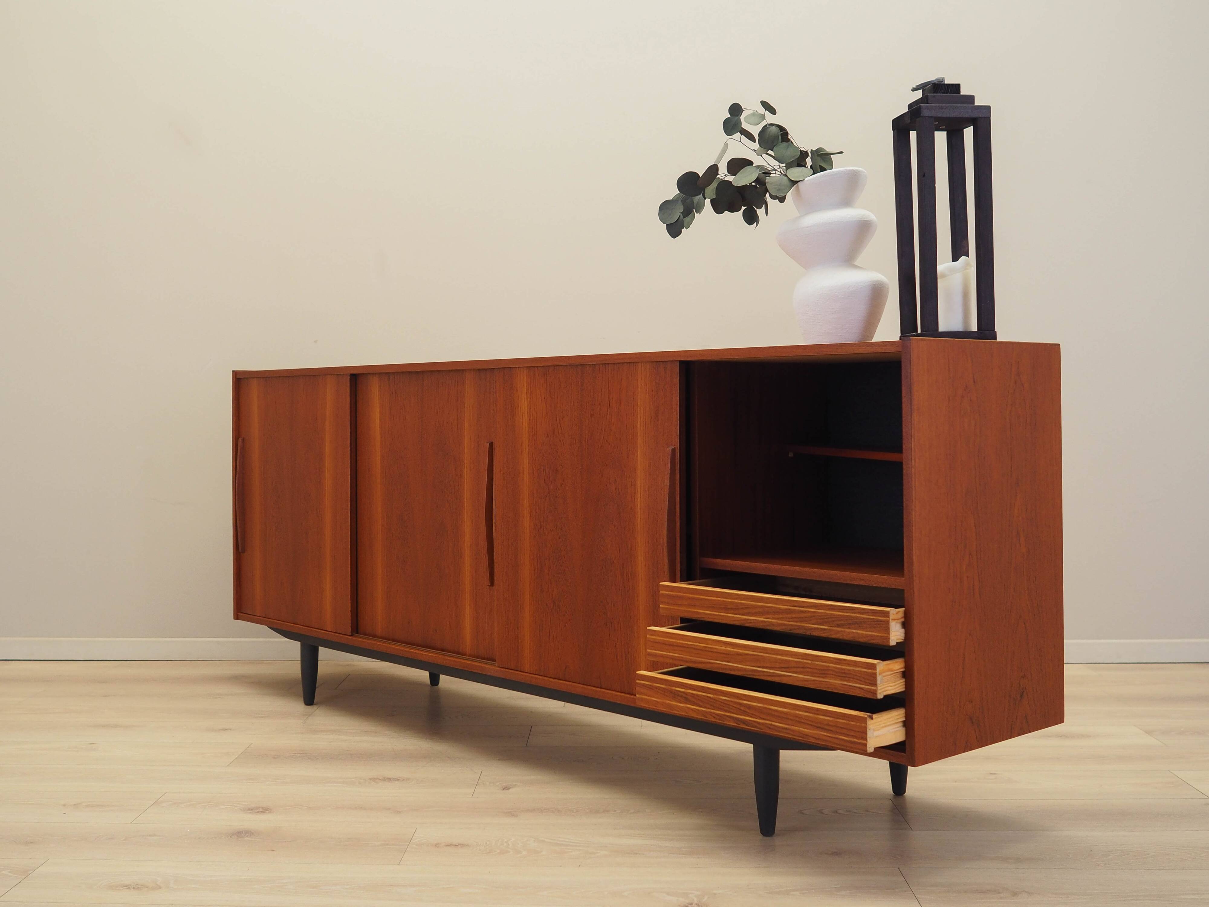 Buffet en teck, design danois, années 1970, fabricant : Danemark