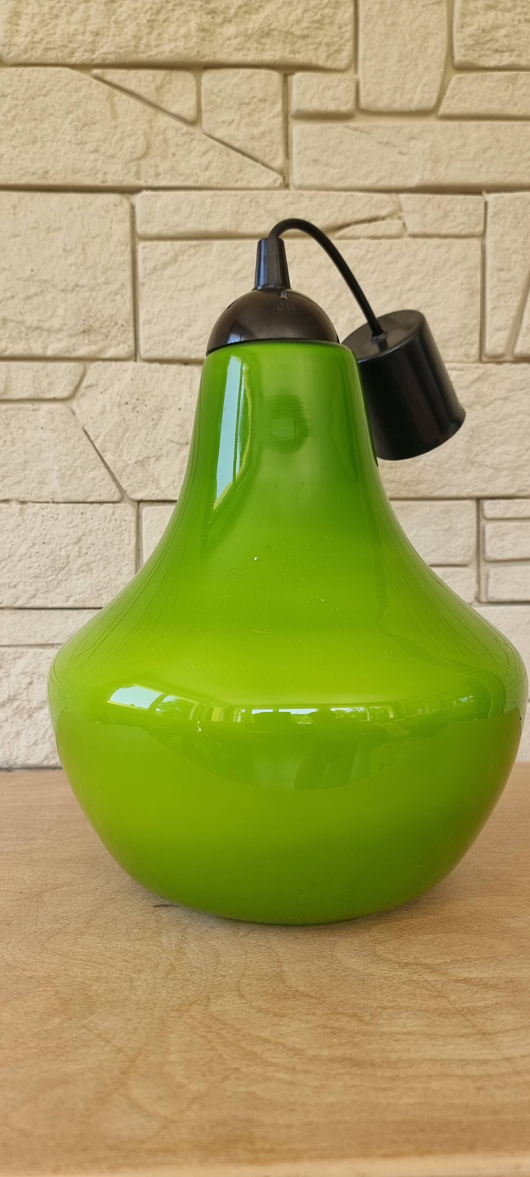 Suspension en opaline verte des années 70